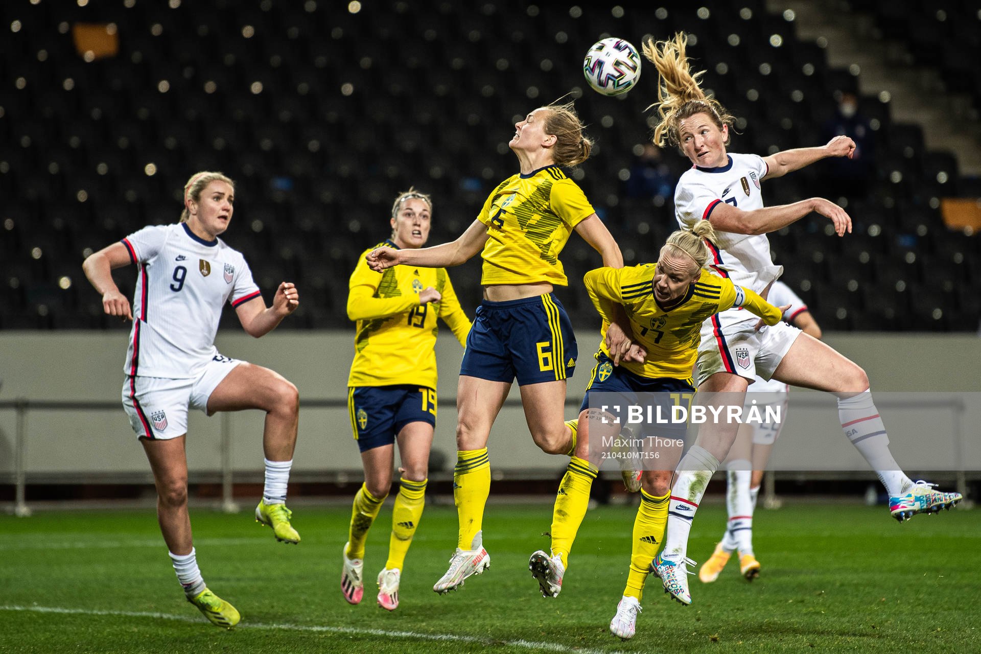 Samantha Mewis of USA against Magdalena Eriksson and