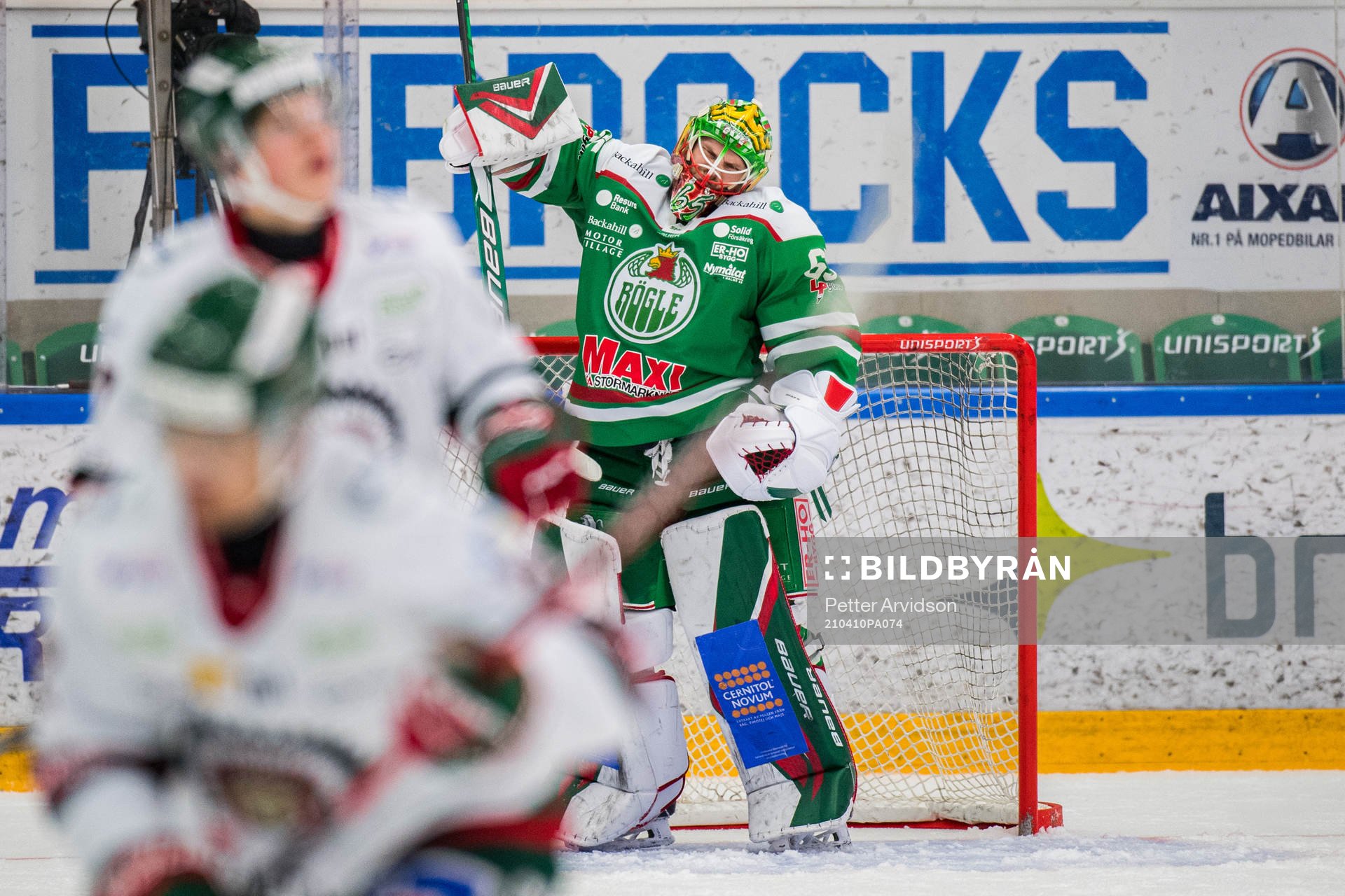 Rögles målvakt Christoffer Rifalk jublar