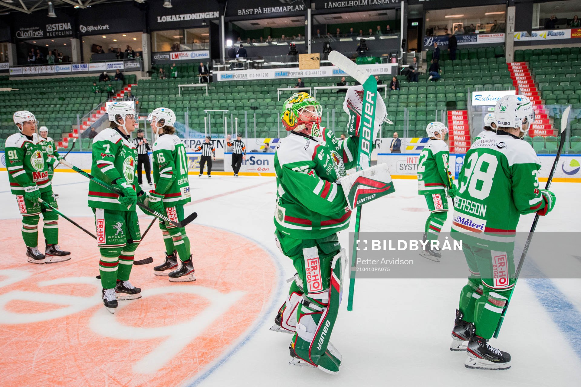 Rögles målvakt Christoffer Rifalk jublar
