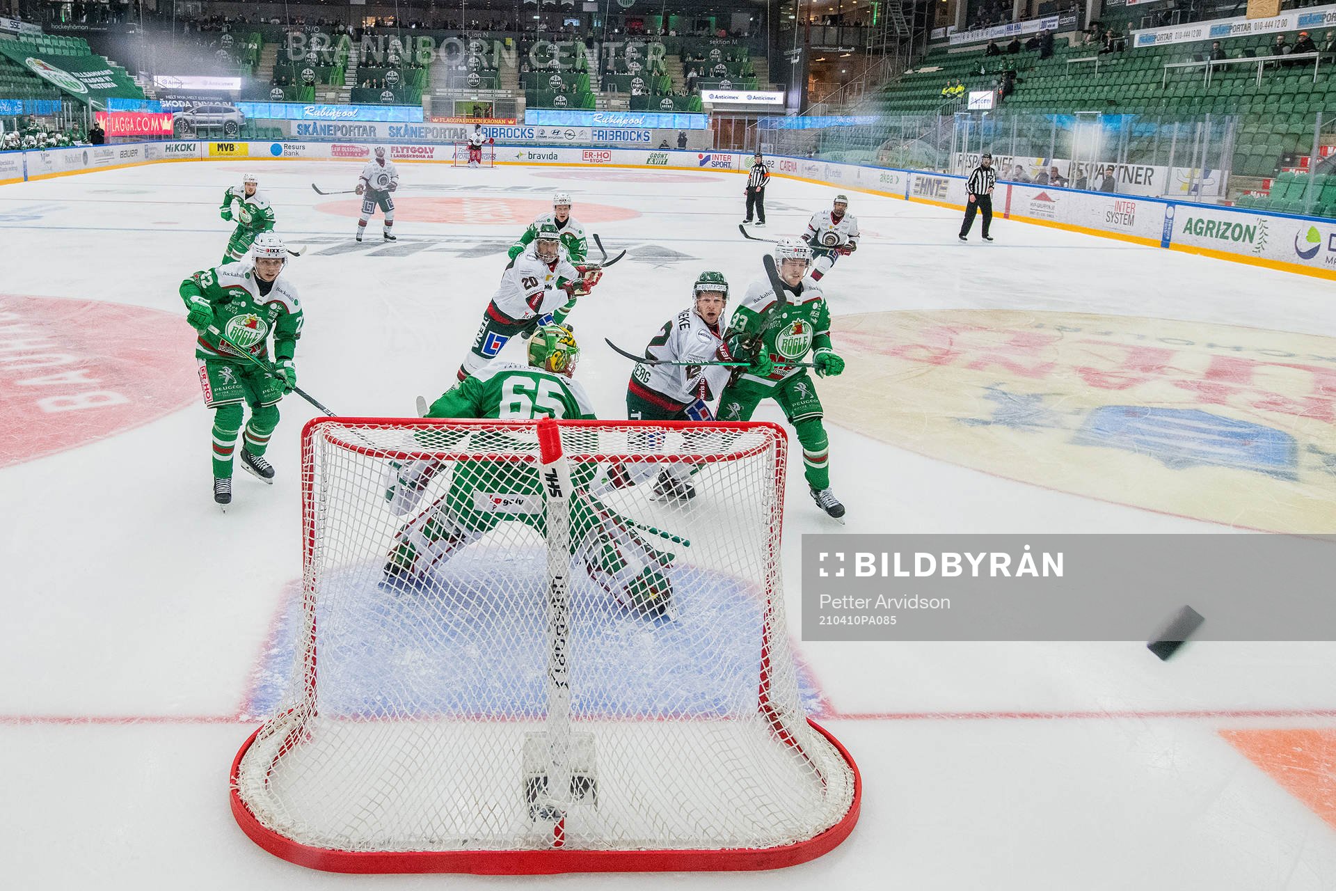 Frölundas Joel Lundqvist och Max Friberg oroar mot Rögles