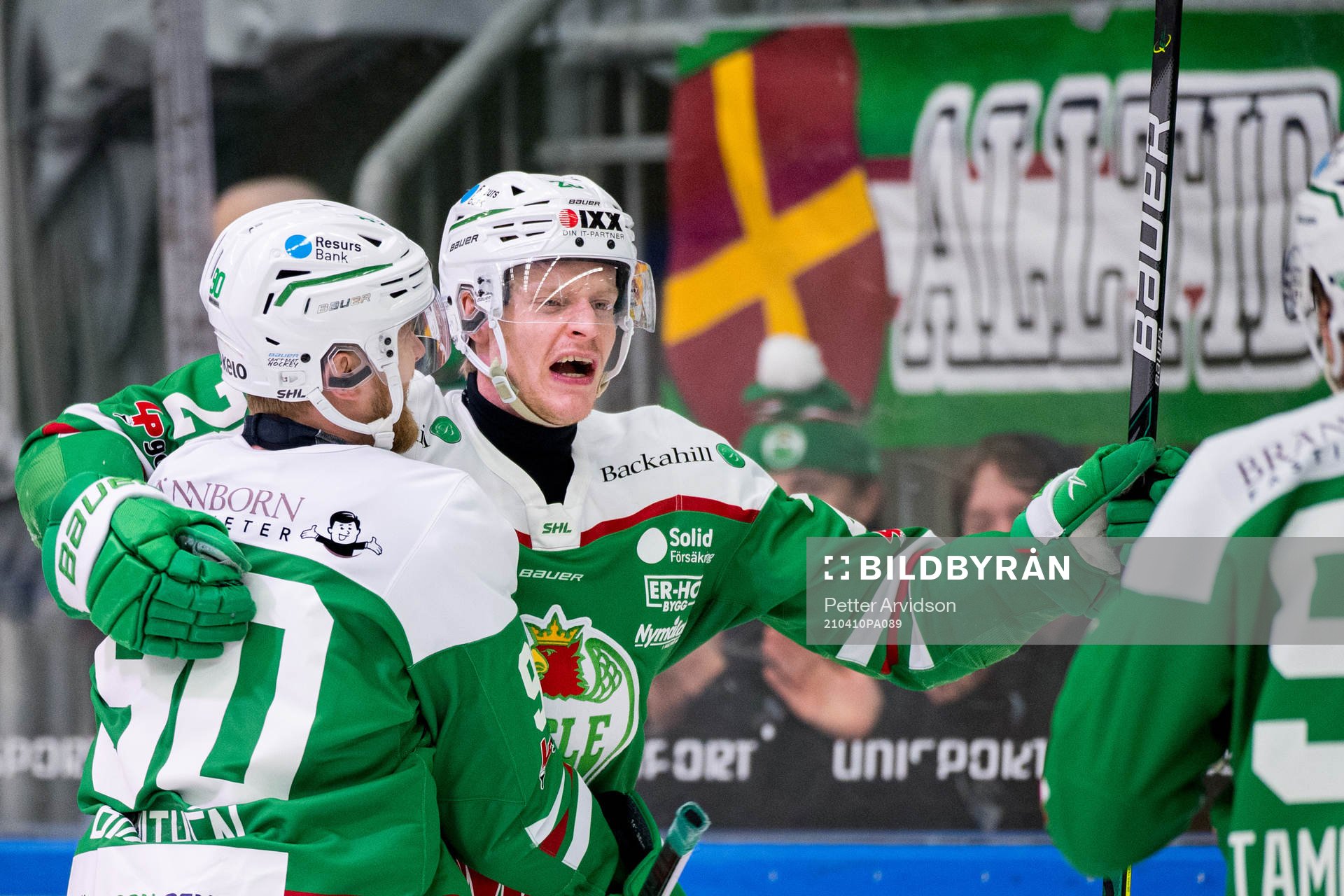 Rögles Anton Bengtsson jublar med Ted Brithén
