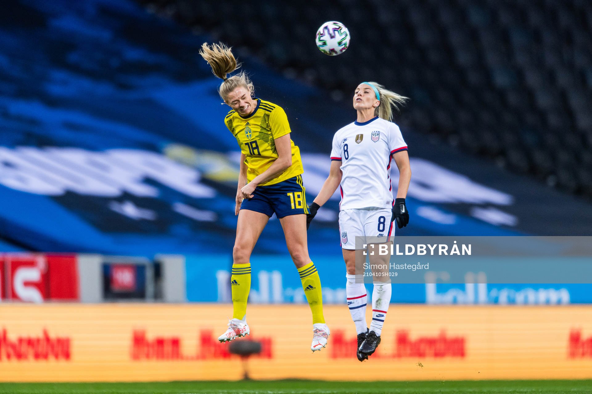 Fridolina Rolfö of Sweden and Julie Ertz of USA
