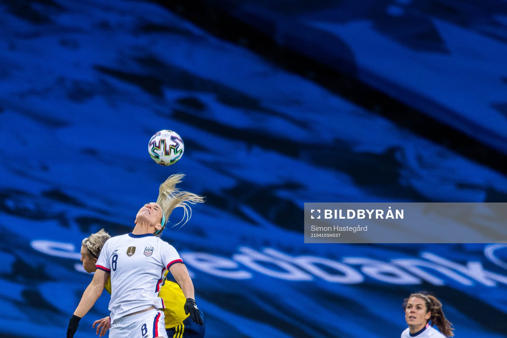 Lina Hurtig of Sweden and Julie Ertz of USA