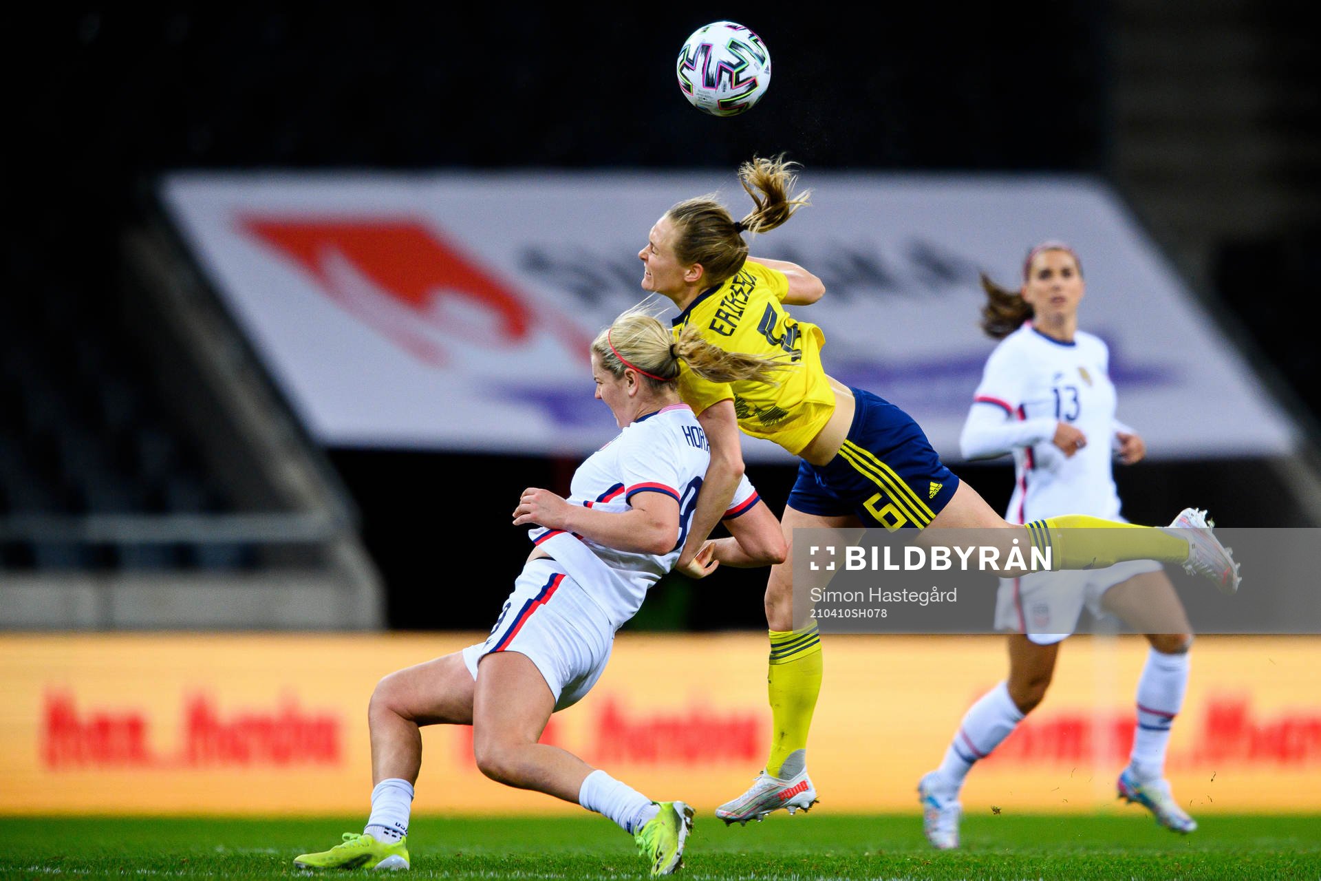 Julie Ertz of USA and Magdalena Eriksson of Sweden
