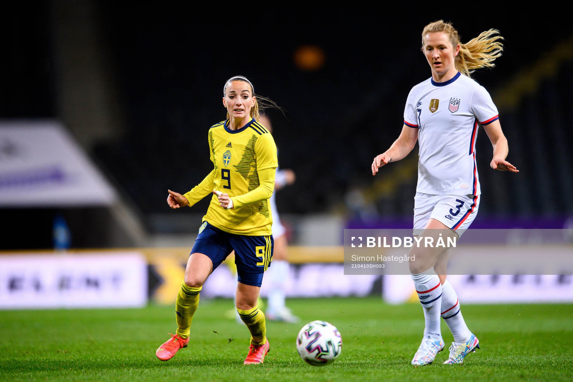 Kosovare Asllani of Sweden and Samantha Mewis of USA