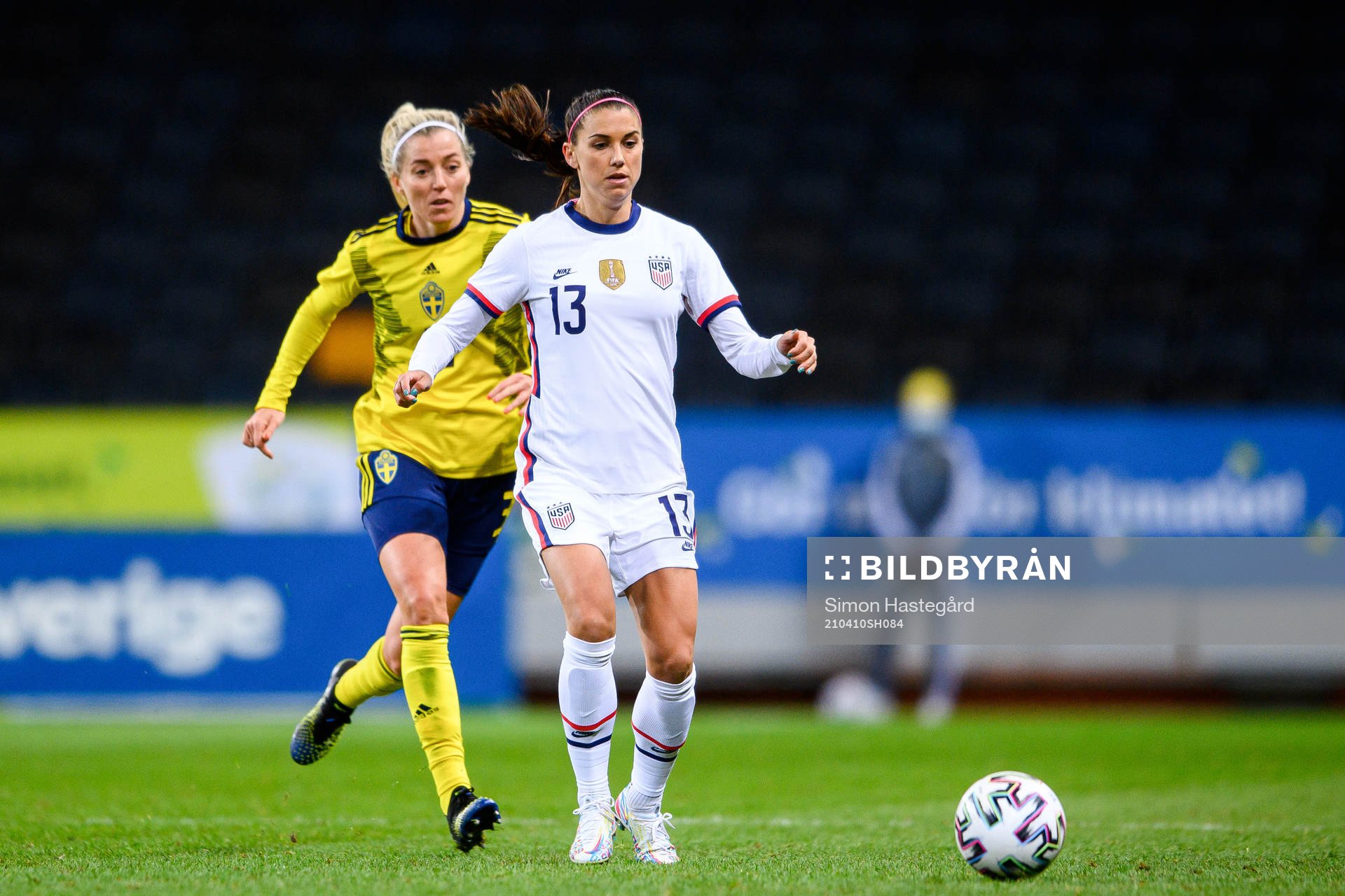 Linda Sembrant of Sweden and Alex Morgan of USA