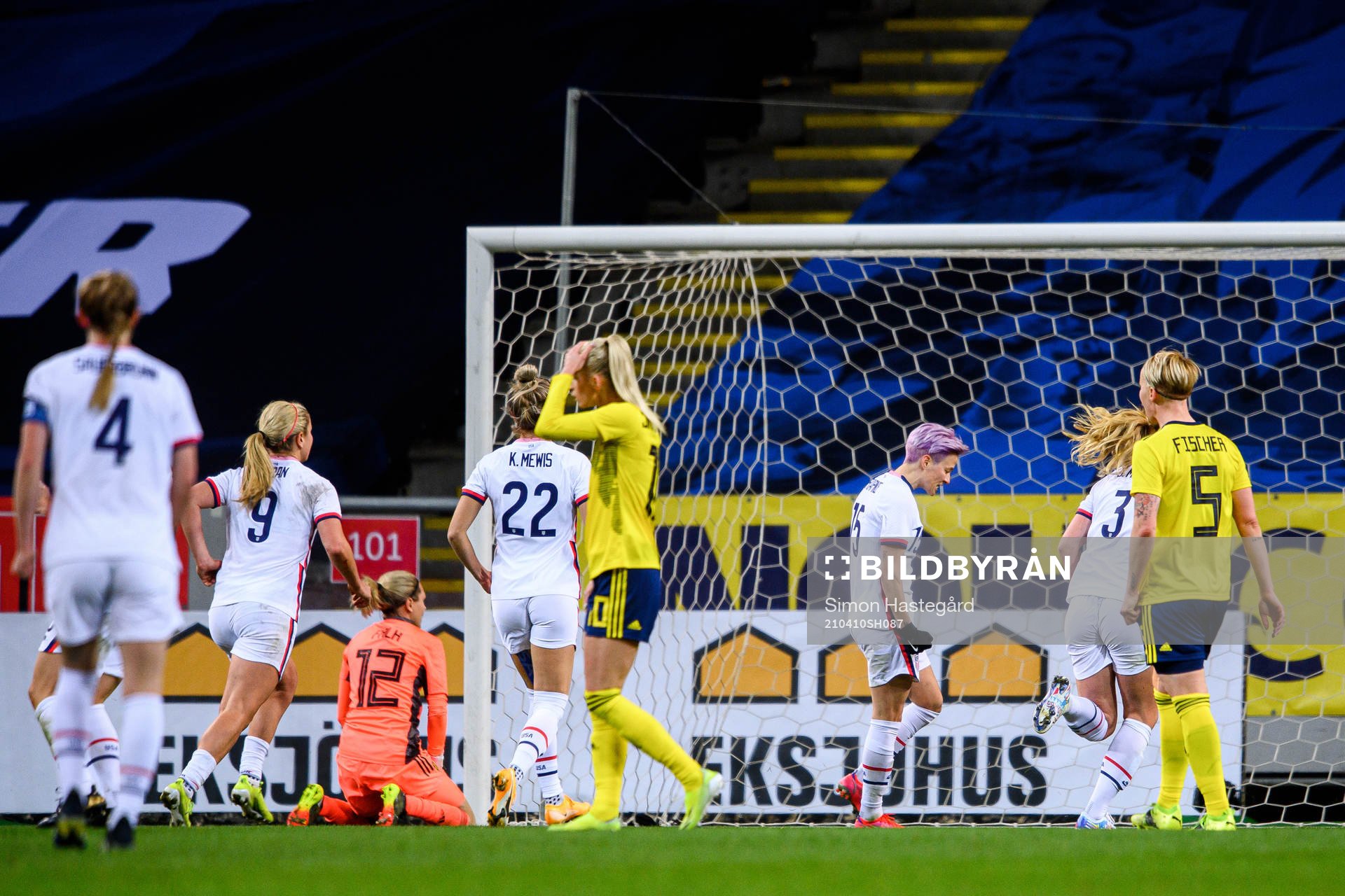 Megan Rapinoe of USA celebrates the 1-1 goal behind