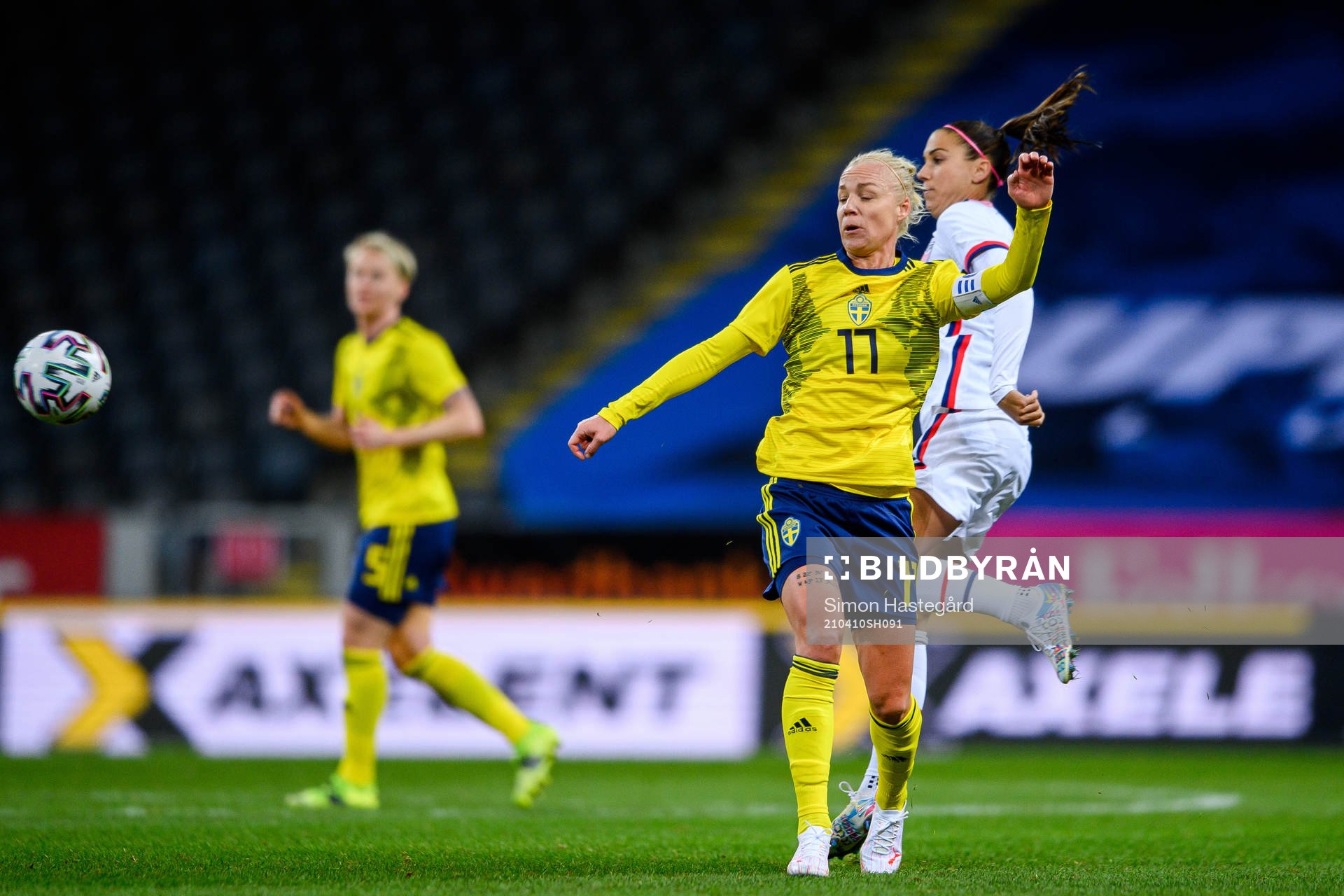 Caroline Seger of Sweden and Alex Morgan of USA