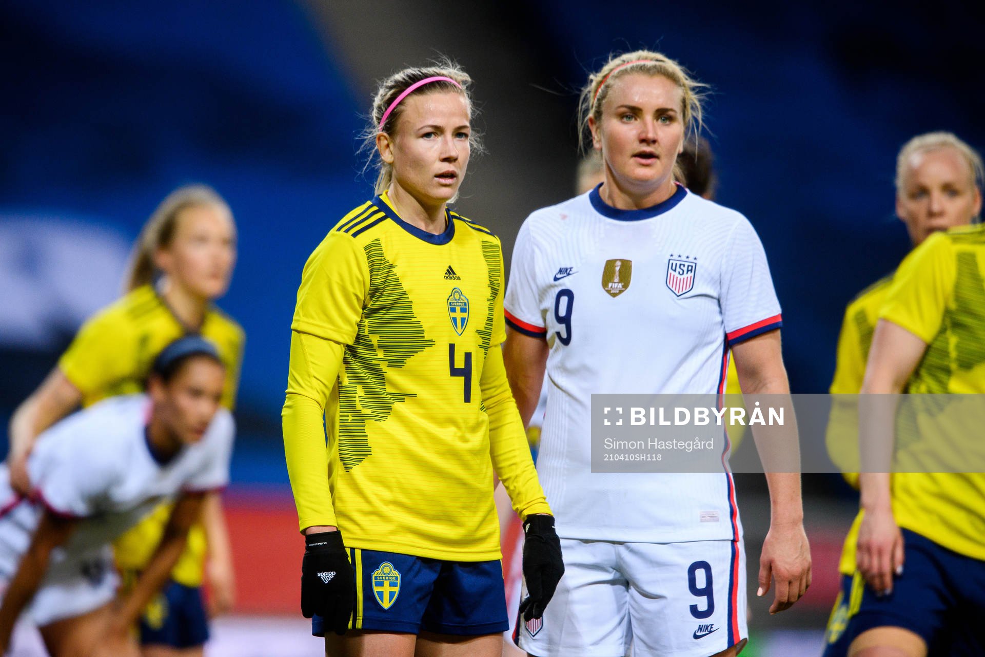 Hanna Glas of Sweden and Lindsey Horan +of USA