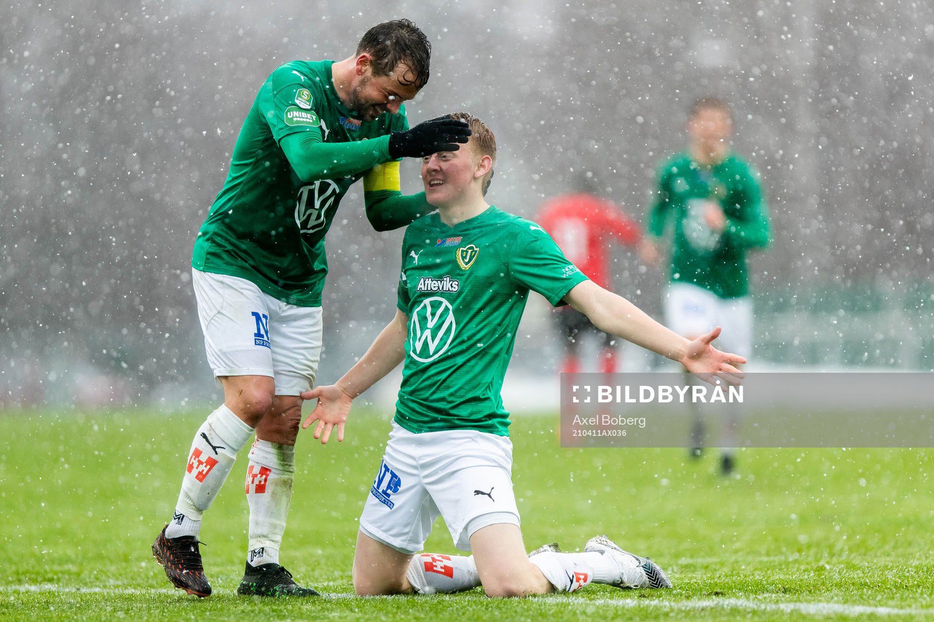 Jönköpings  Fredric Fendrich och Elias Nordström jublar