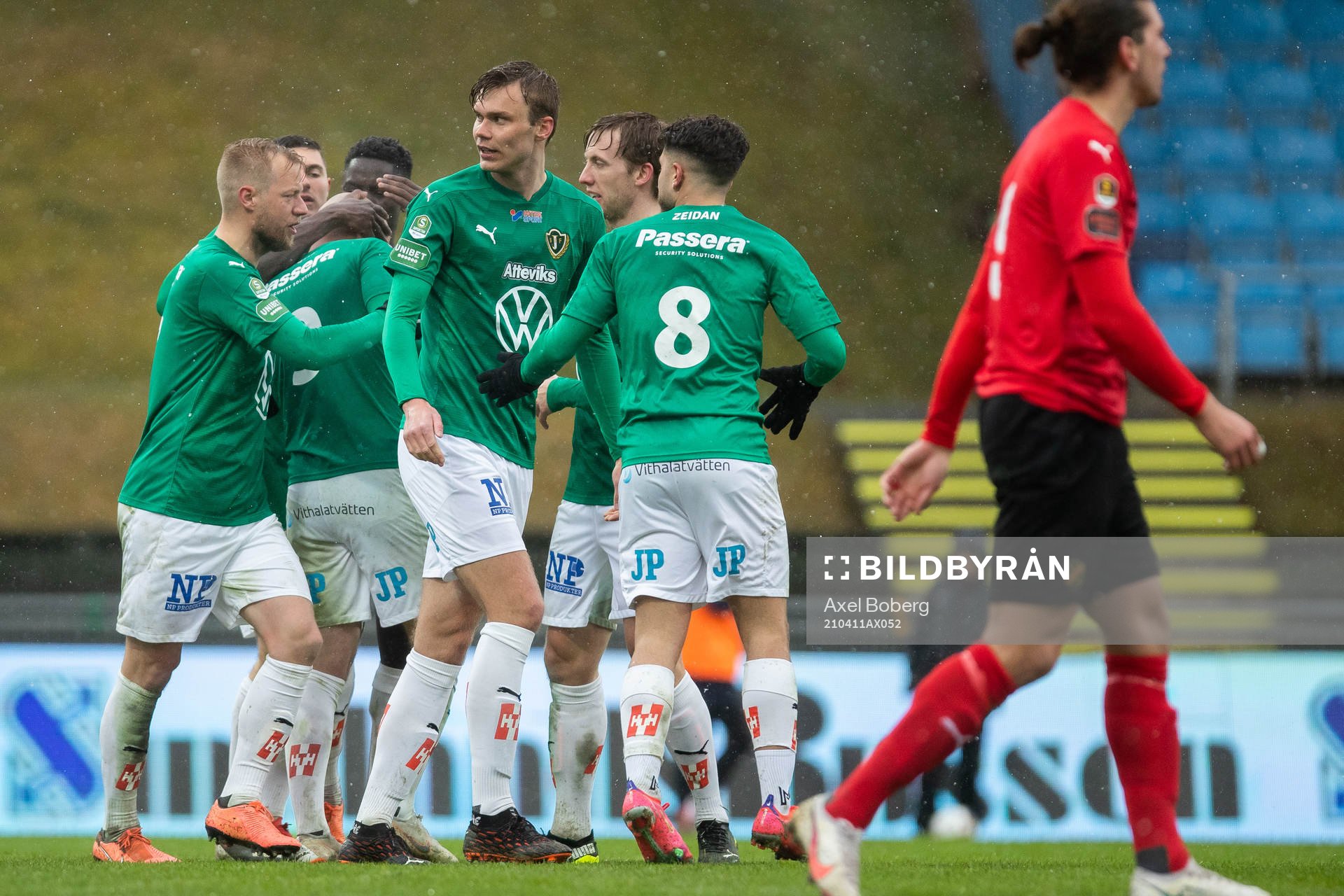 Spelare ur Jönköpings Södra jublar under fotbollsmatchen i Superettan mellan Jönköpings Södra och Vasalund den 11 april 2021 i Huskvarna.