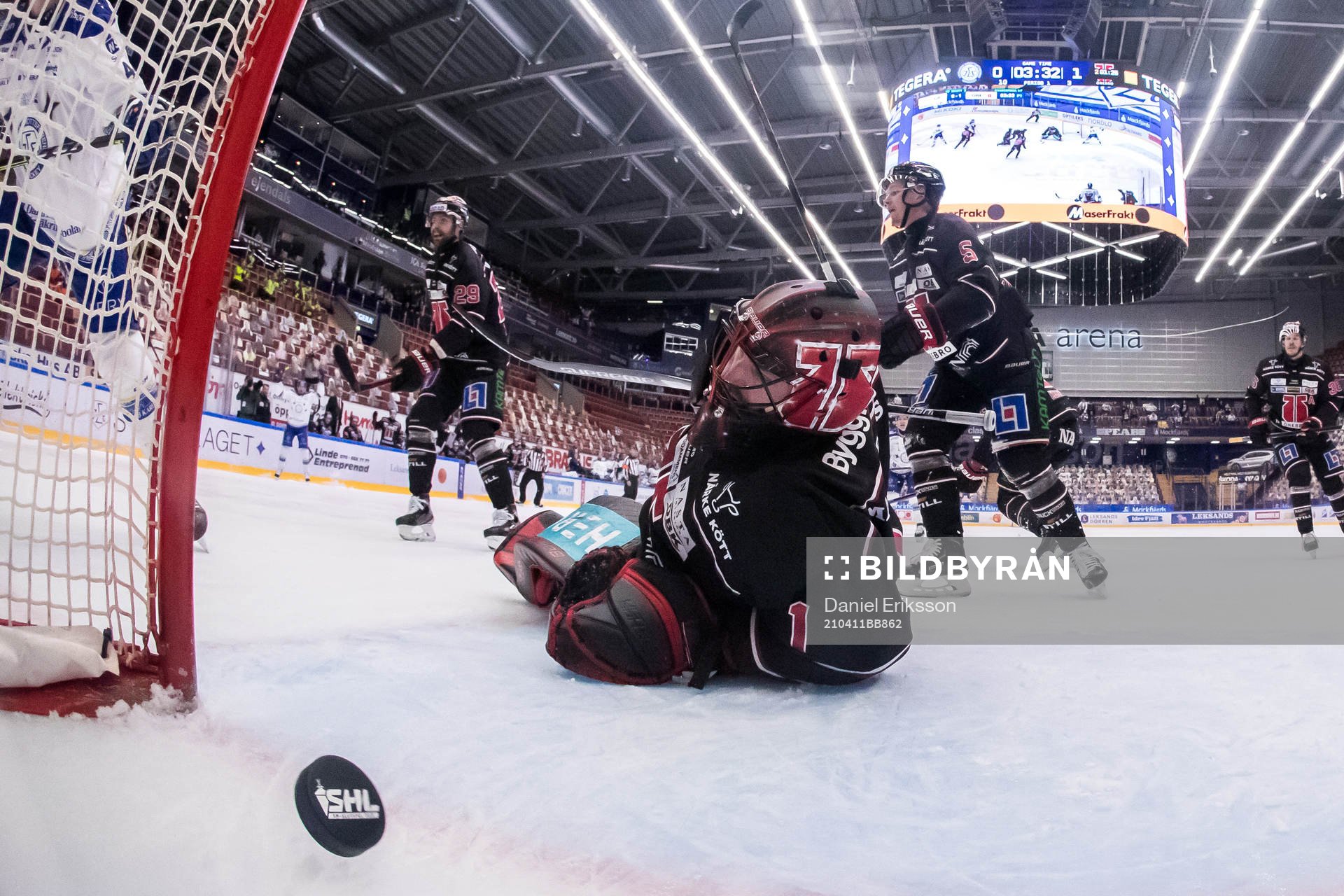 Leksands Carter Ashton gör 1-1 bakom Örebros målvakt