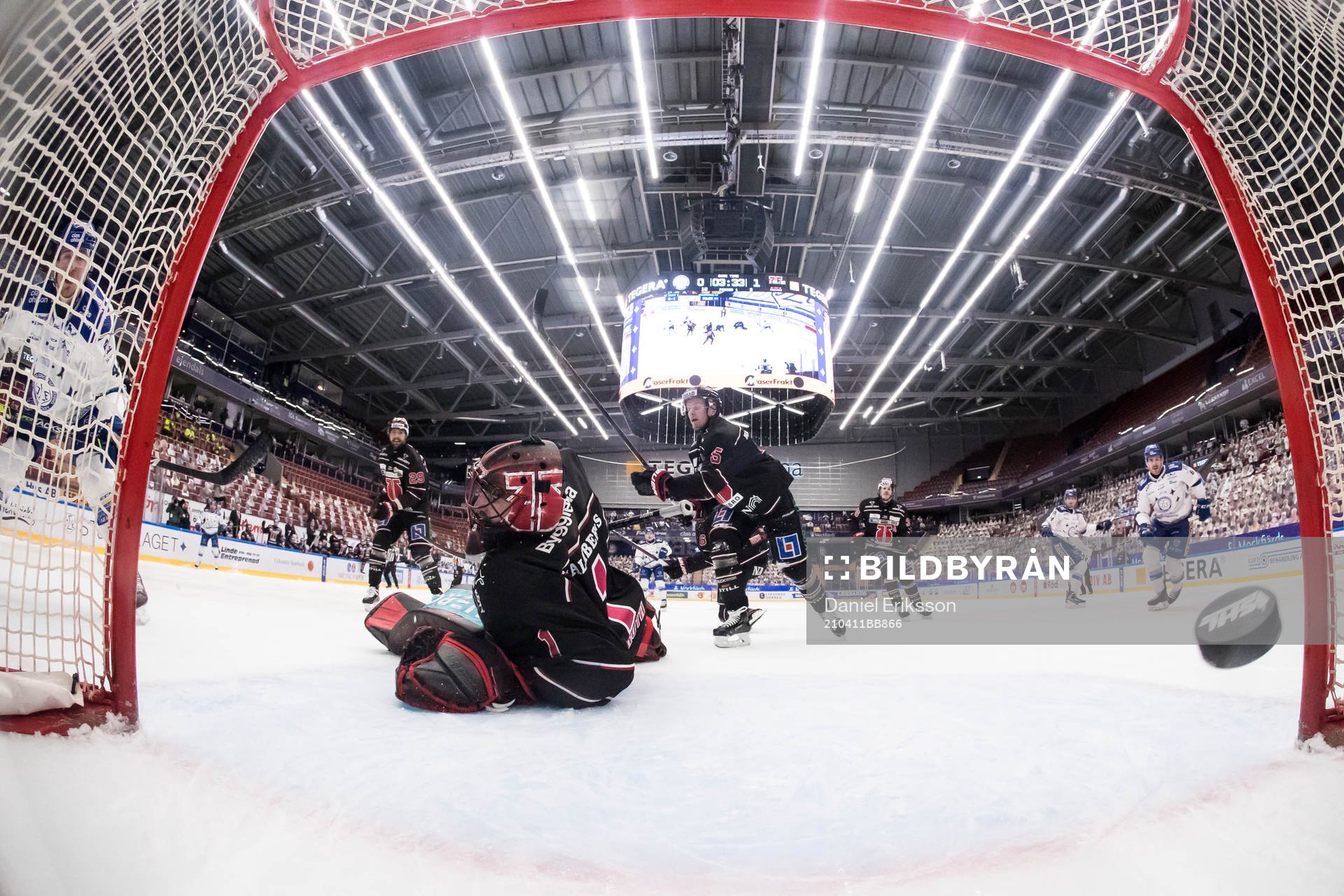 Leksands Carter Ashton gör 1-1 bakom Örebros målvakt
