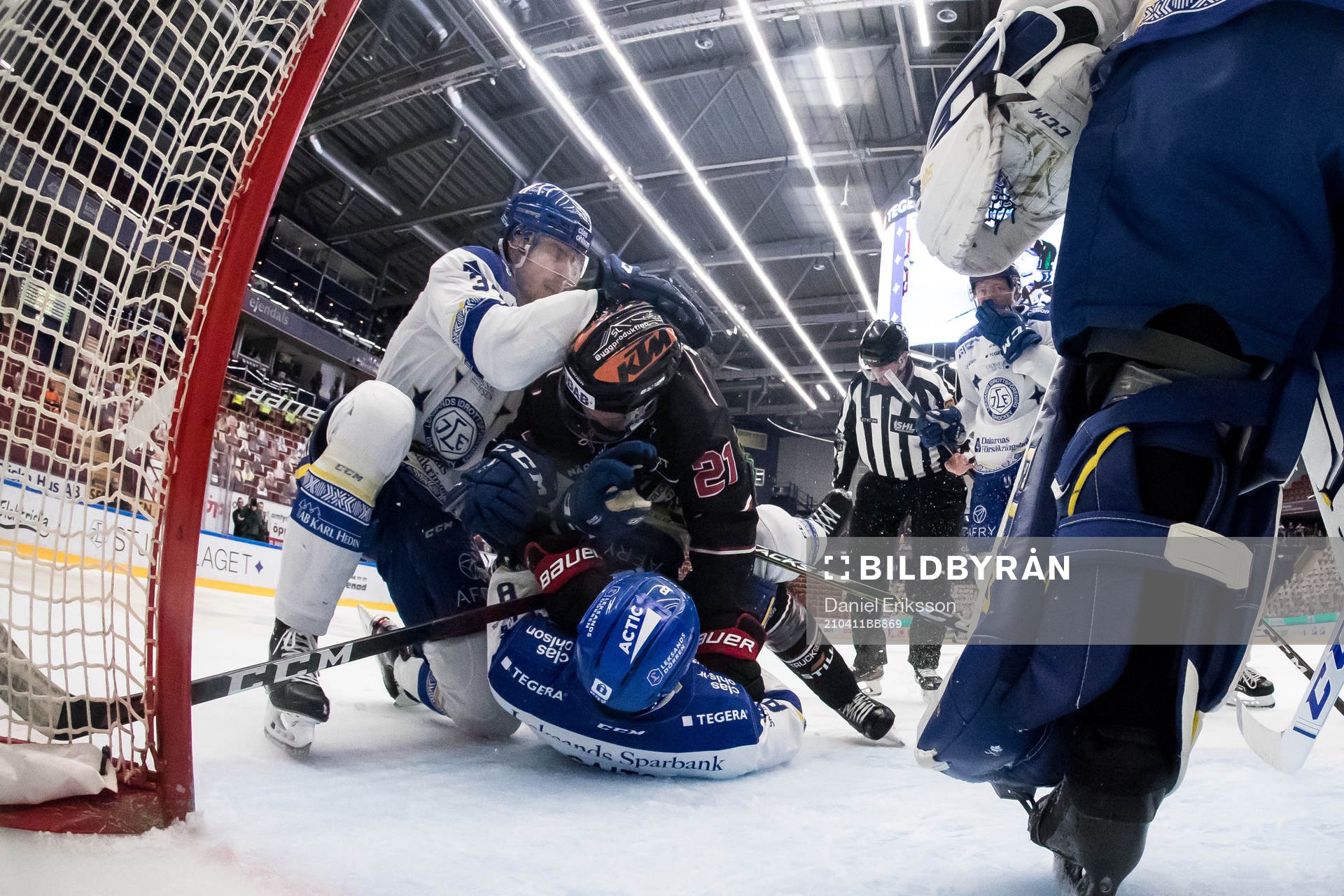 Leksands Peter Cehlarik och Matt Caito och Örebros Linus