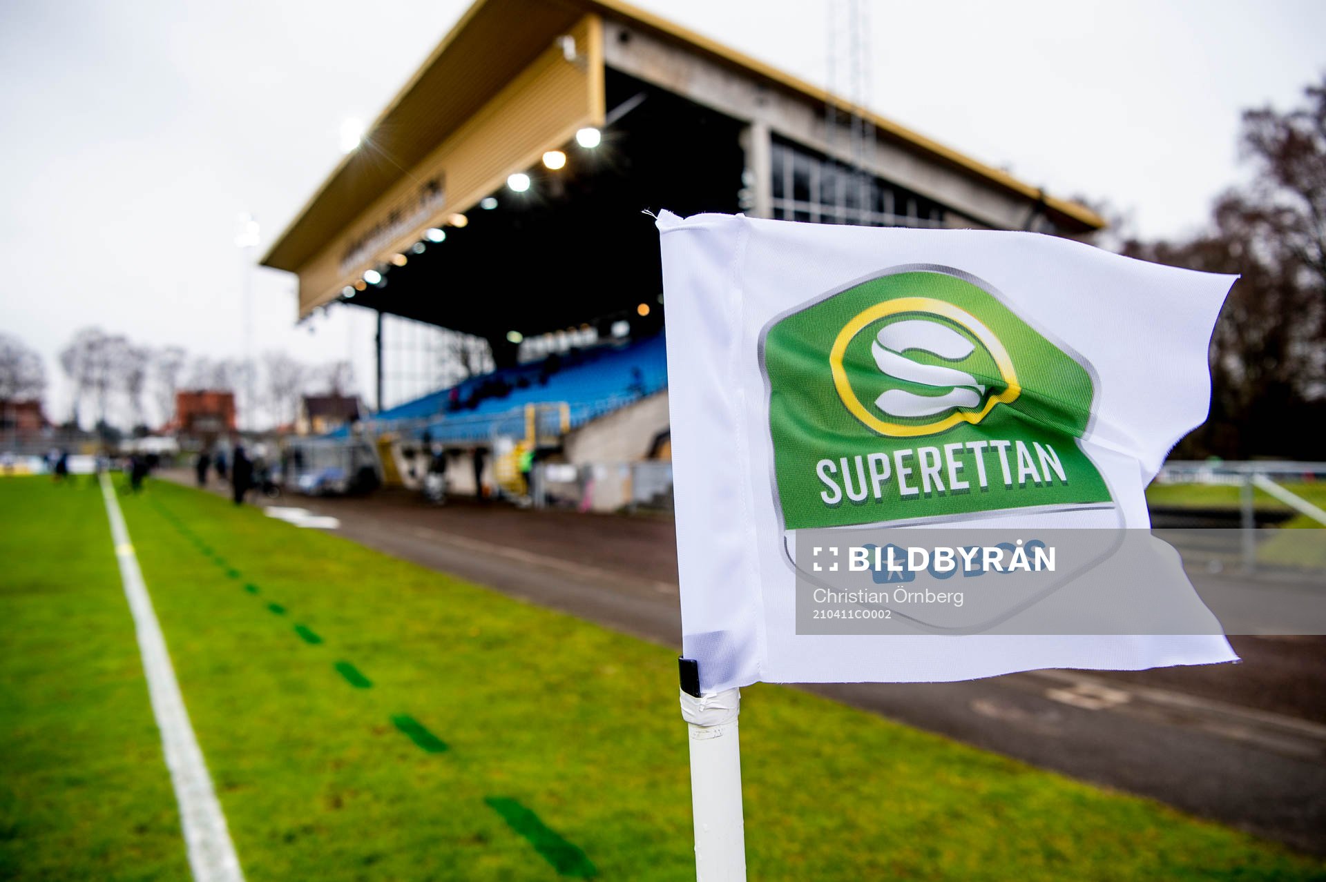 Hörnflagga med Obos Superettan på Vångavallen