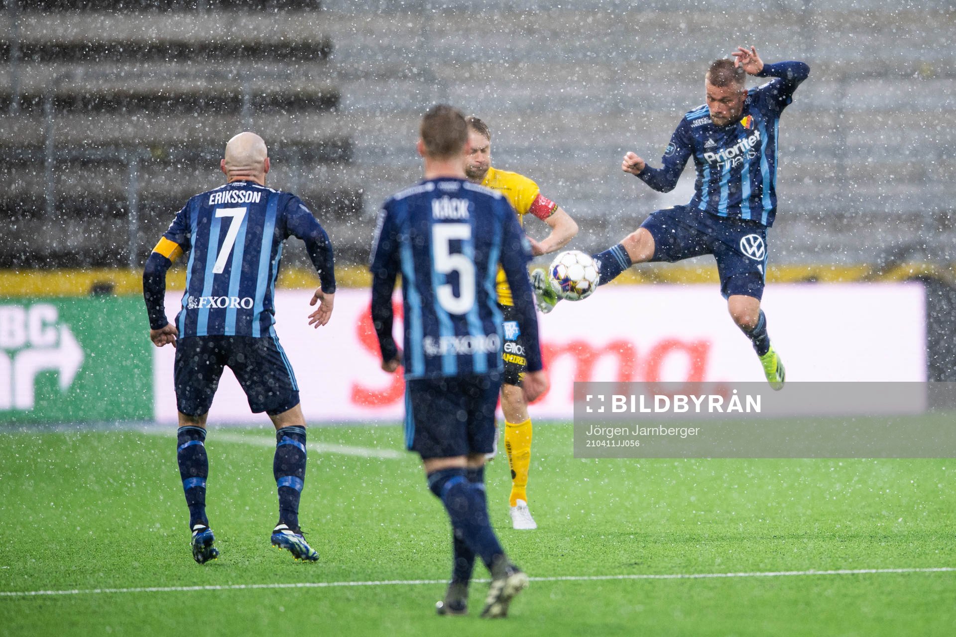 Djurgårdens Nicklas Bärkroth och Elfsborgs Johan Larsson