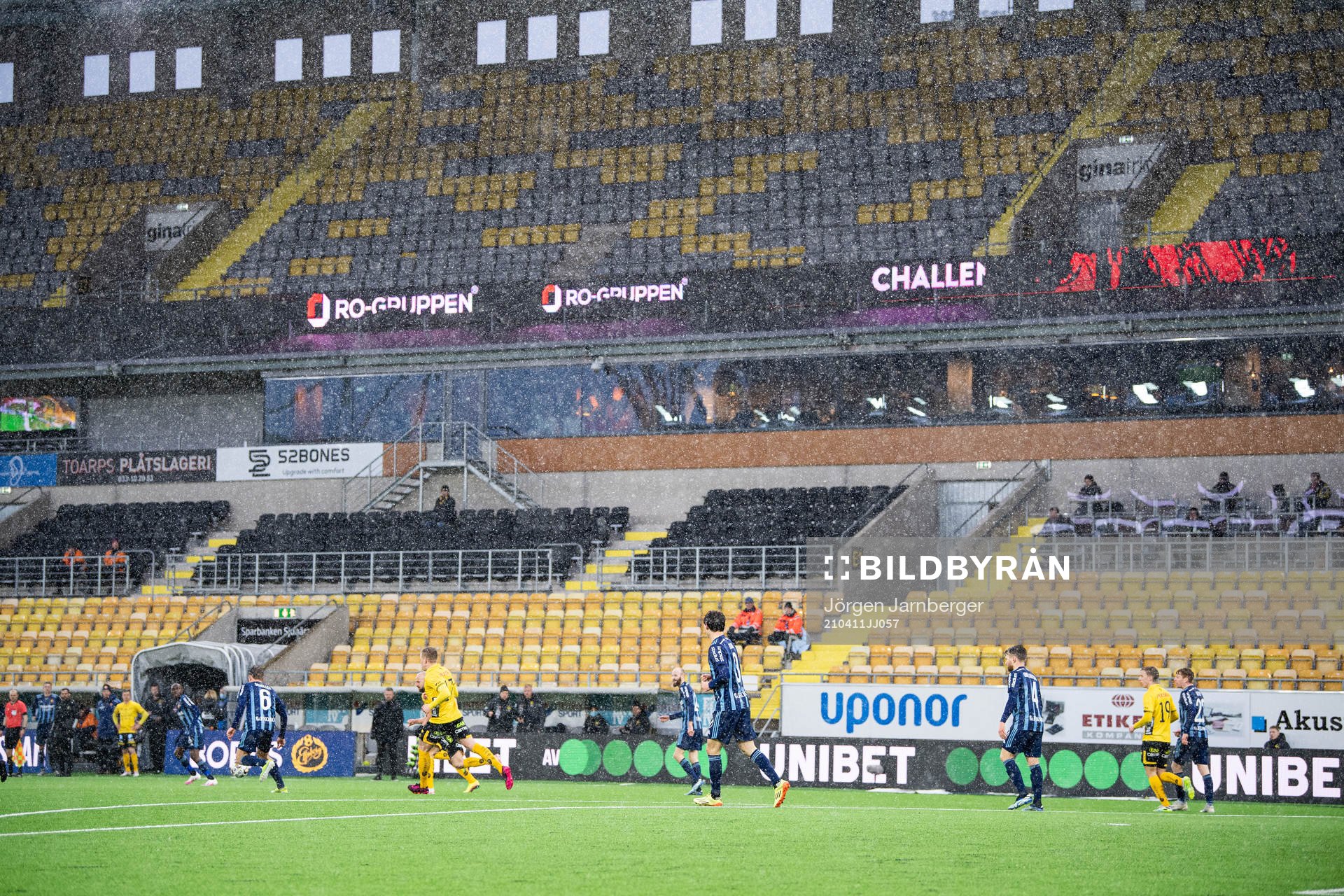 Tomt på läktarna