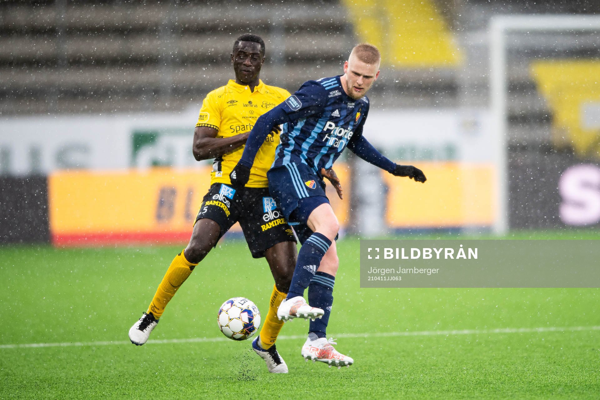 Djurgårdens Kalle Holmberg och Elfsborgs Maudo Lamine