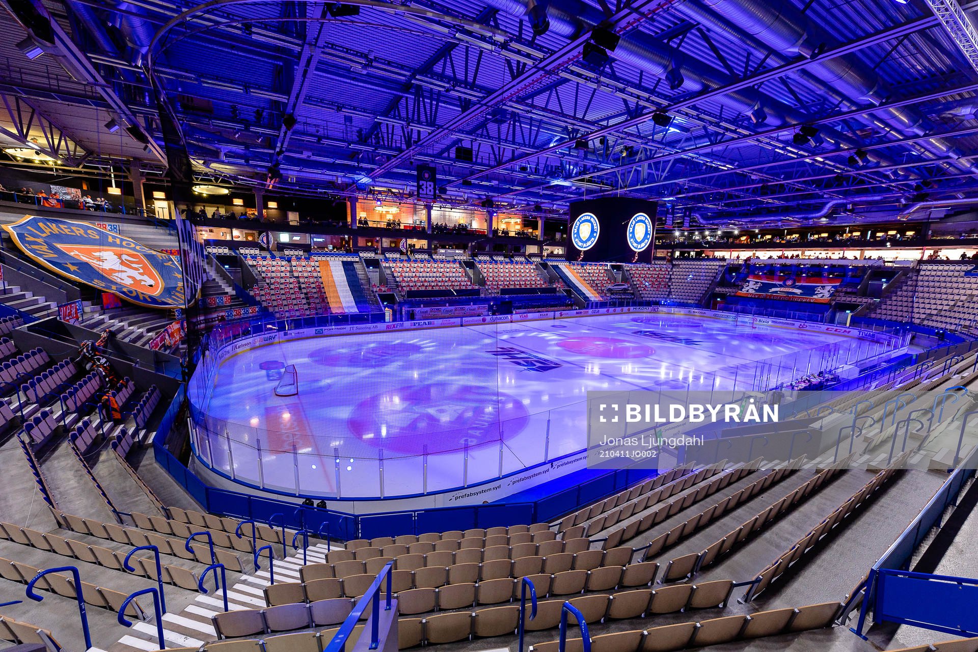Interiör vy från Vida arena före ishockeymatchen i