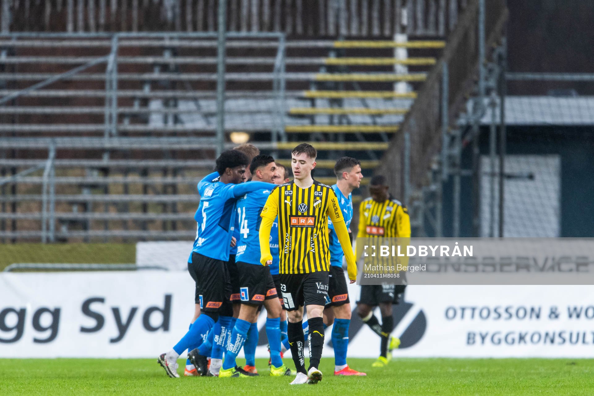 Halmstads Mikael Boman jublar med lagkamrater
