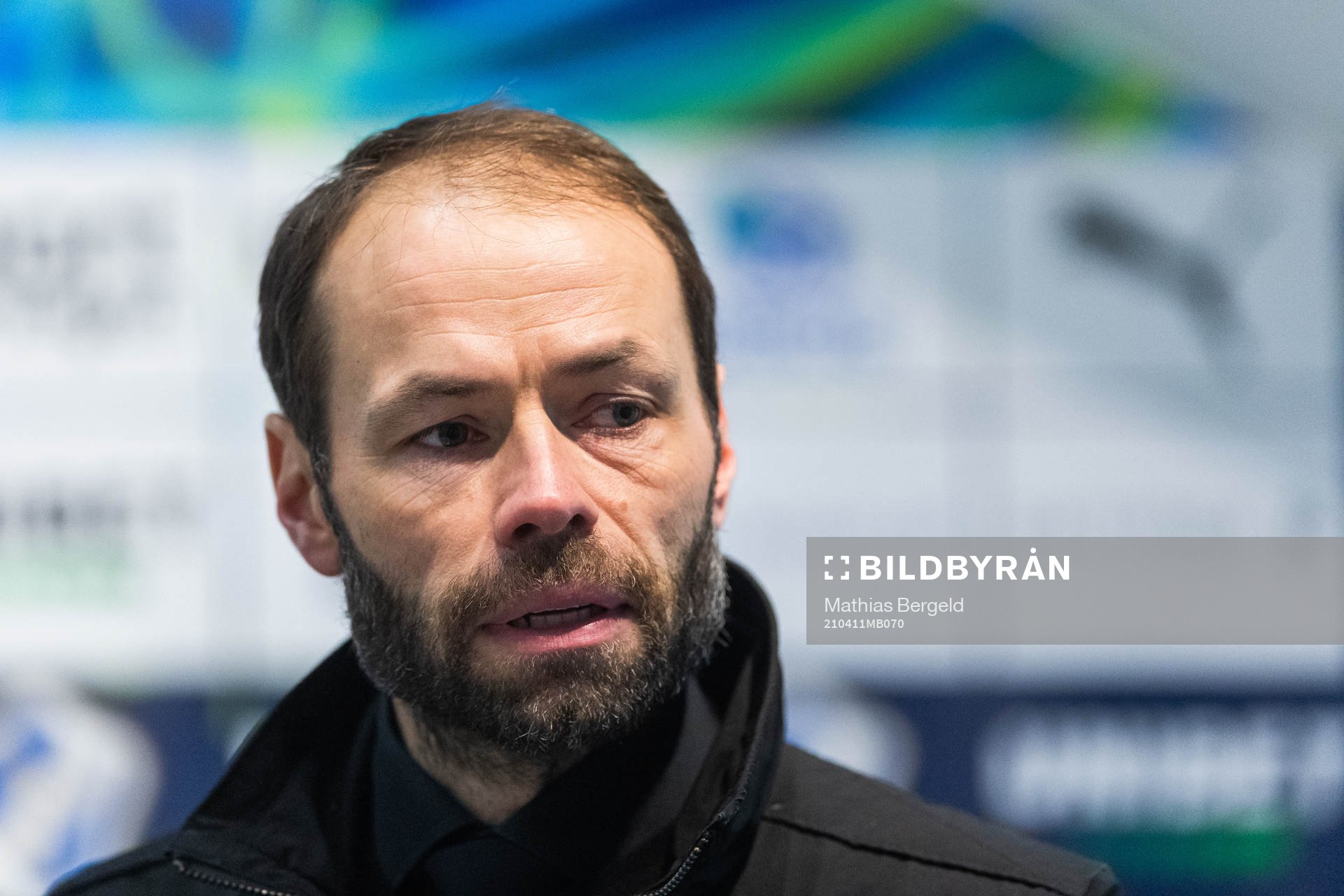 Häckens tränare Andreas Alm på presskonferensen
