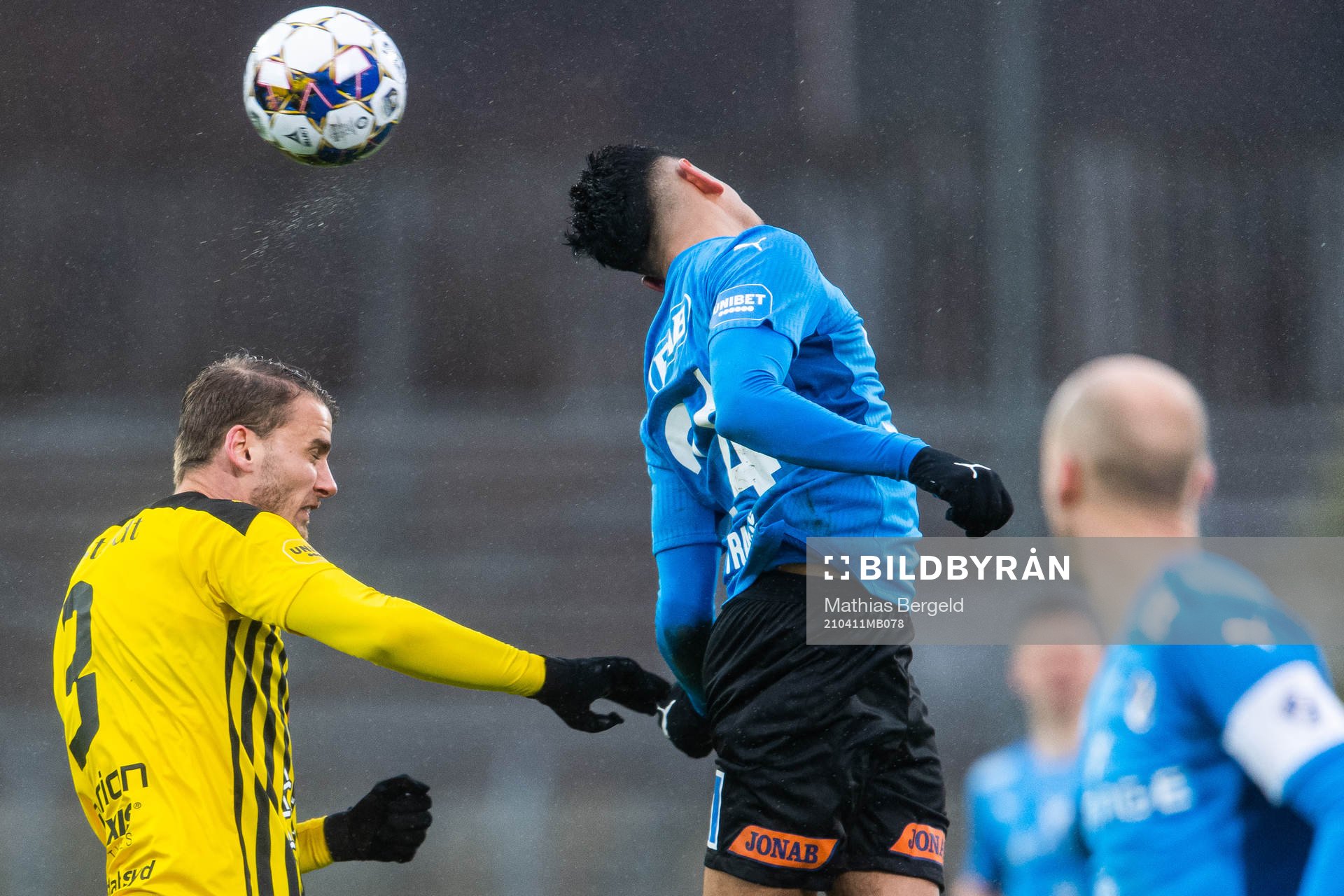 Häckens Johan Hammar och Halmstads Amir Al-Ammari