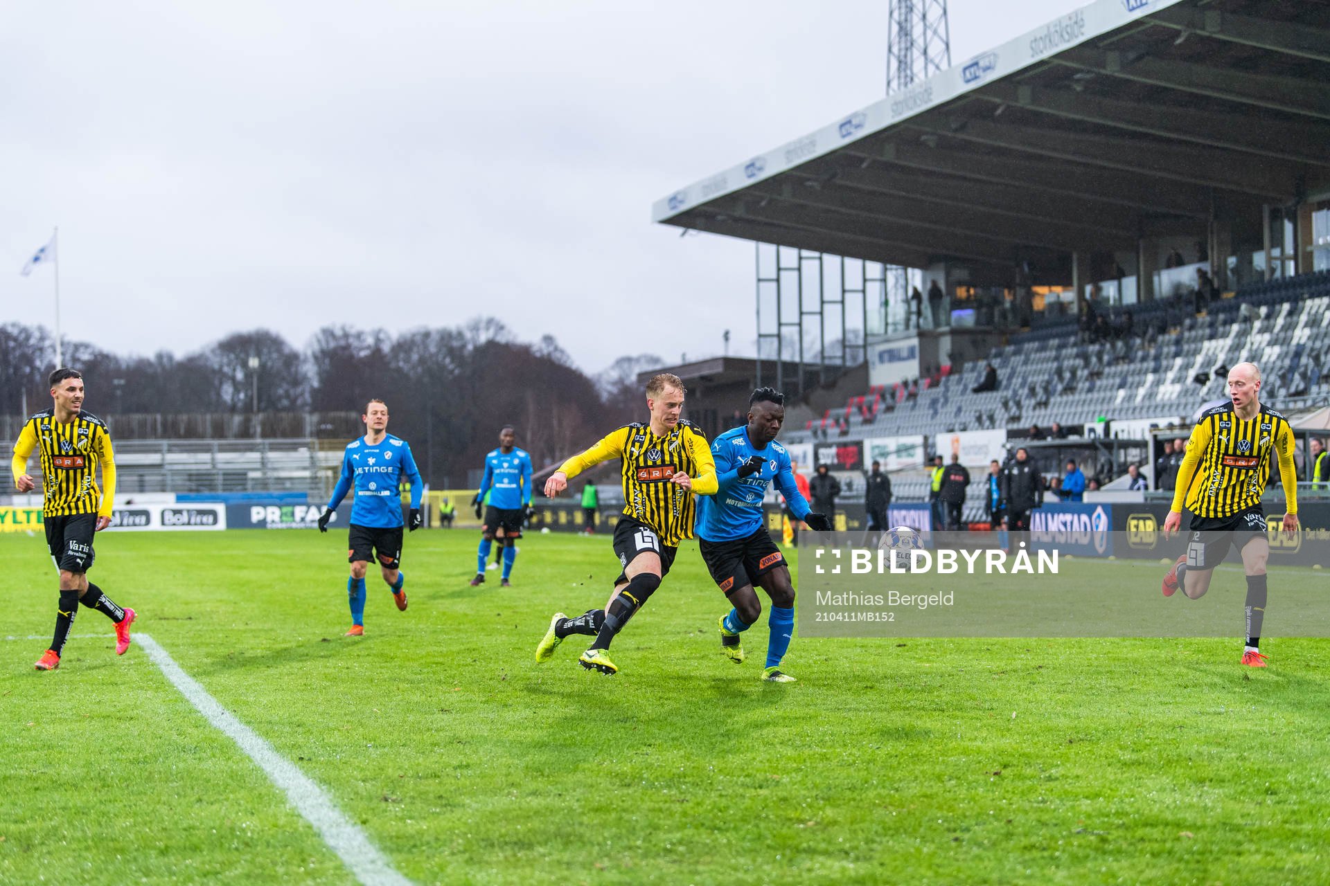 Häckens Gustav Berggren och Halmstads Thomas Boakye