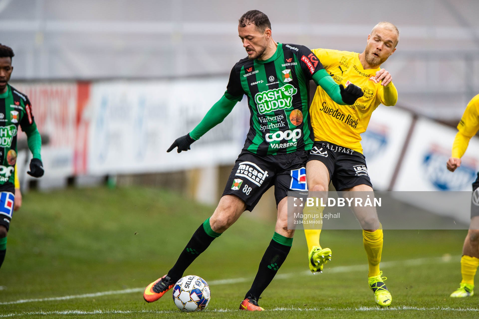 Varbergs Albert Ejupi och Mjällbys Viktor Gustafson