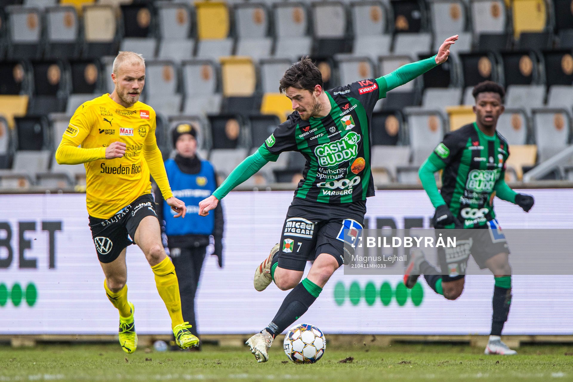 Varbergs Robin Tranberg och Mjällbys Viktor Gustafson