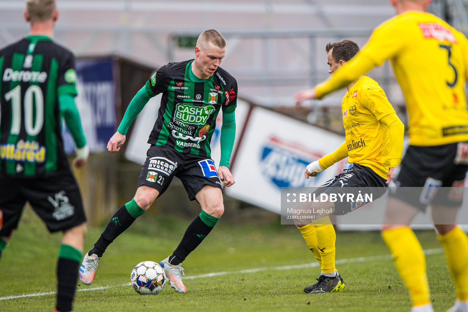 Varbergs Anton Liljenbäck   och Mjällbys Andreas Blomqvist