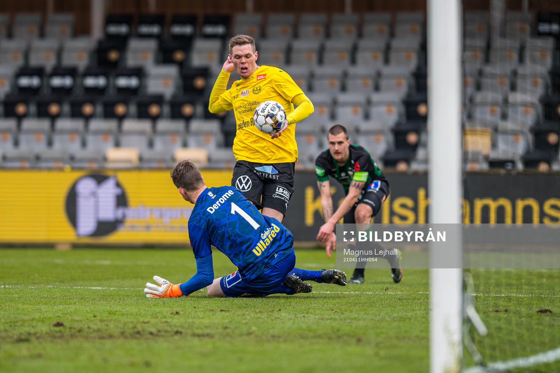 Mjällbys Jacob Bergström med målchans och Varbergs