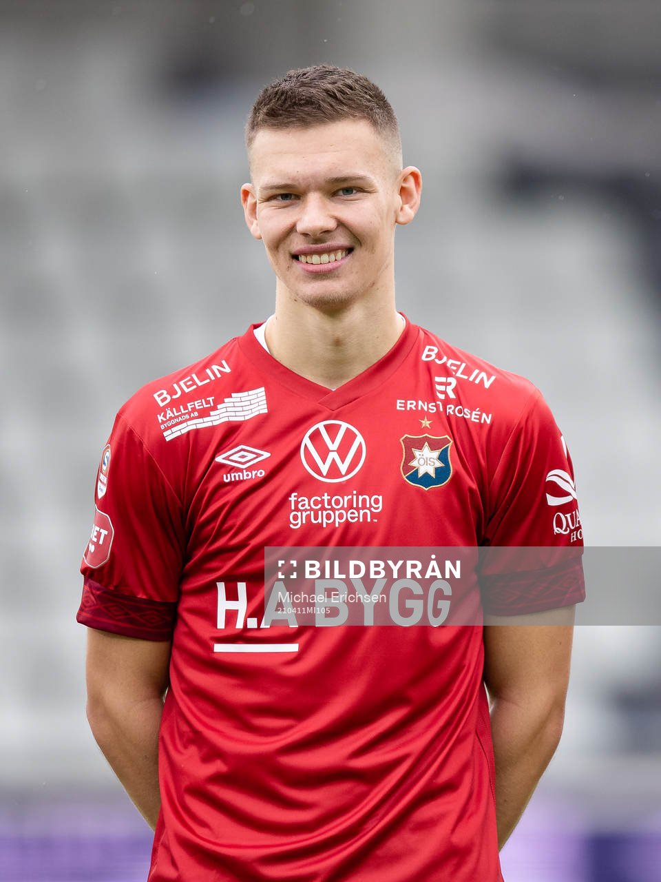 Örgrytes Arvid Brorsson på line up innan fotbollsmatchen