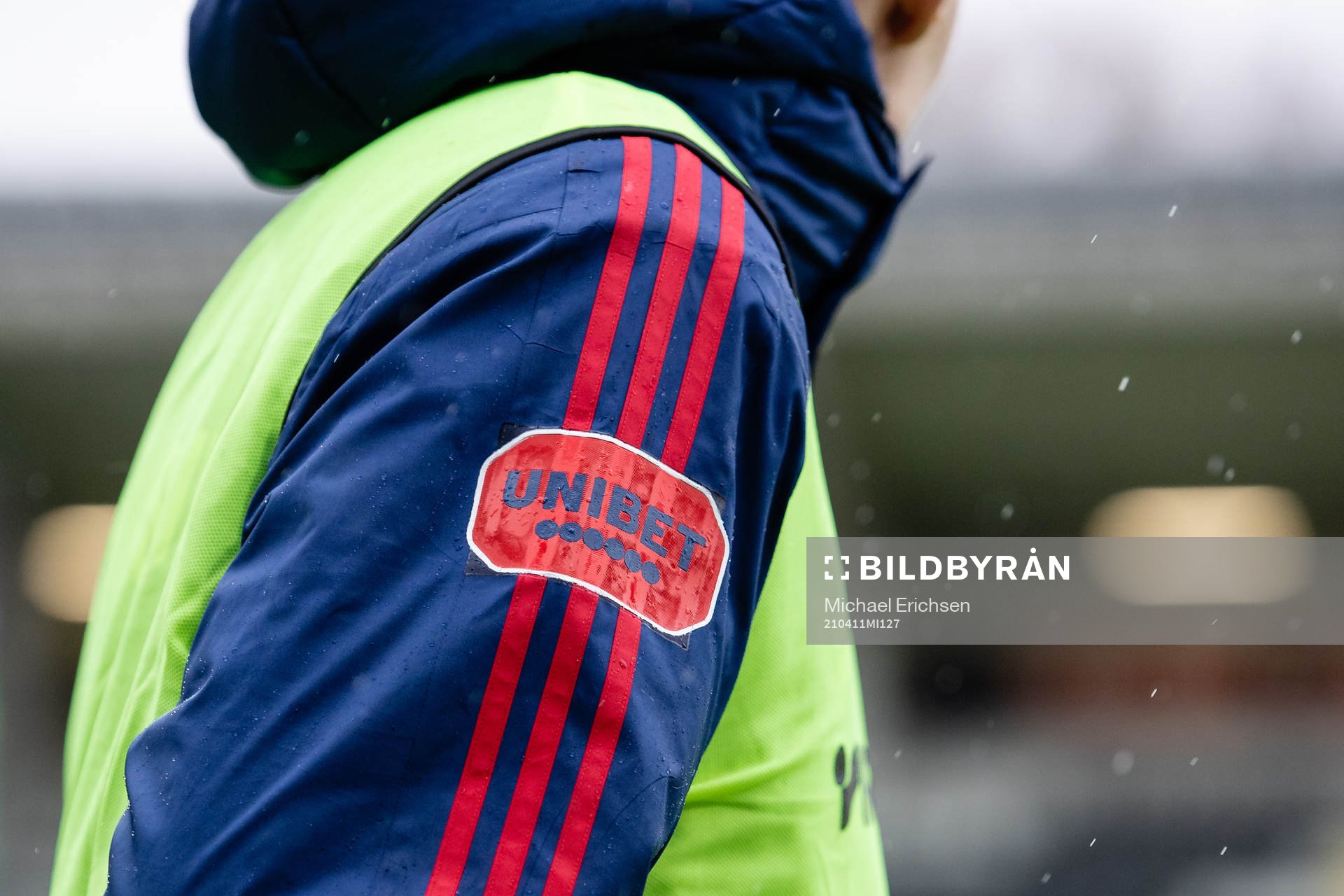 En Unibet logo på en uppvärmningsjacka under fotbollsmatchen i Superettan mellan Örgryte och Öster den 11 april 2021 i Göteborg. 