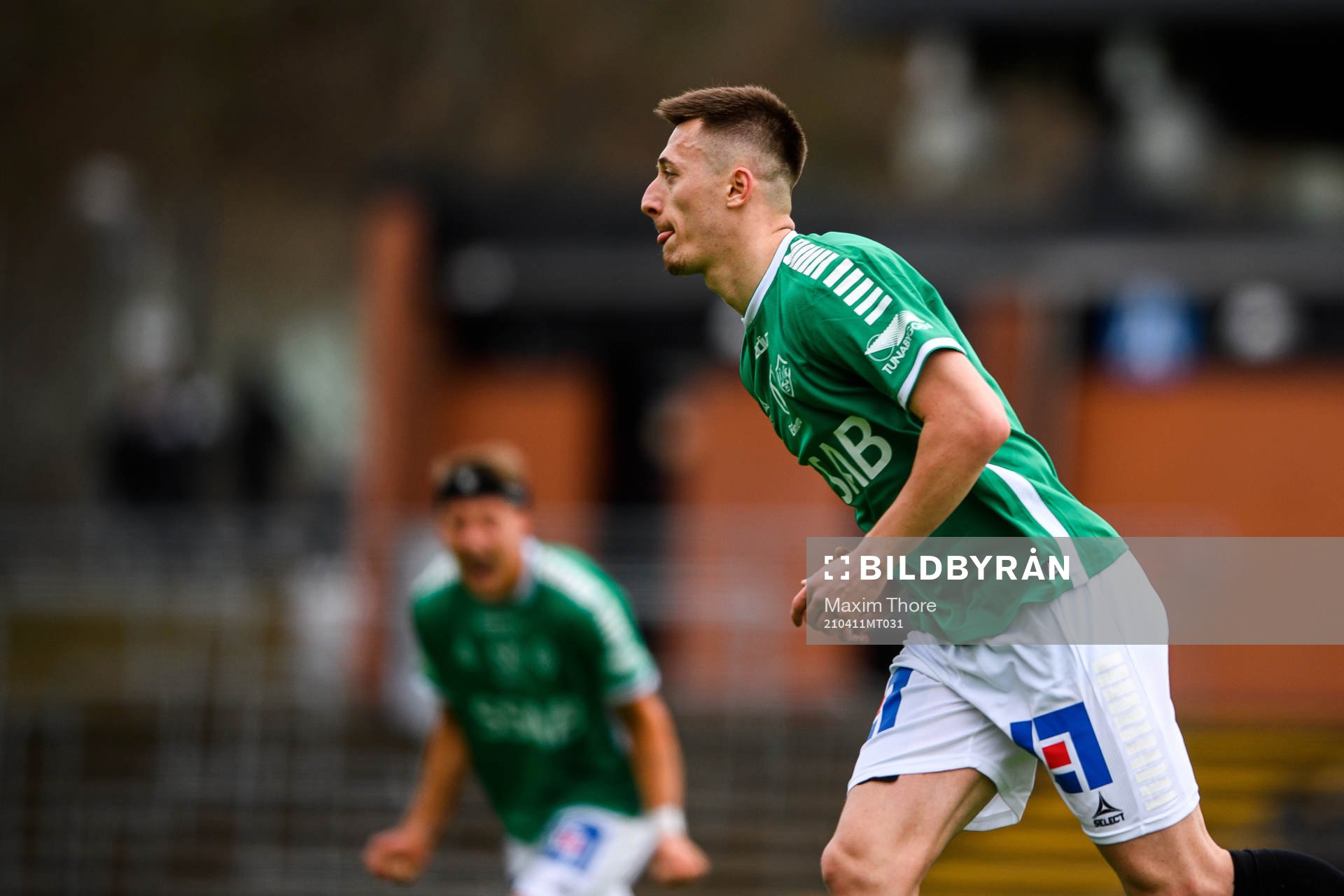 Brages Leonard Pllana jublar efter 1-1 under fotbollsmatchen i Superettan mellan Akropolis och Brage den 11 april 2021 i Stockholm. 