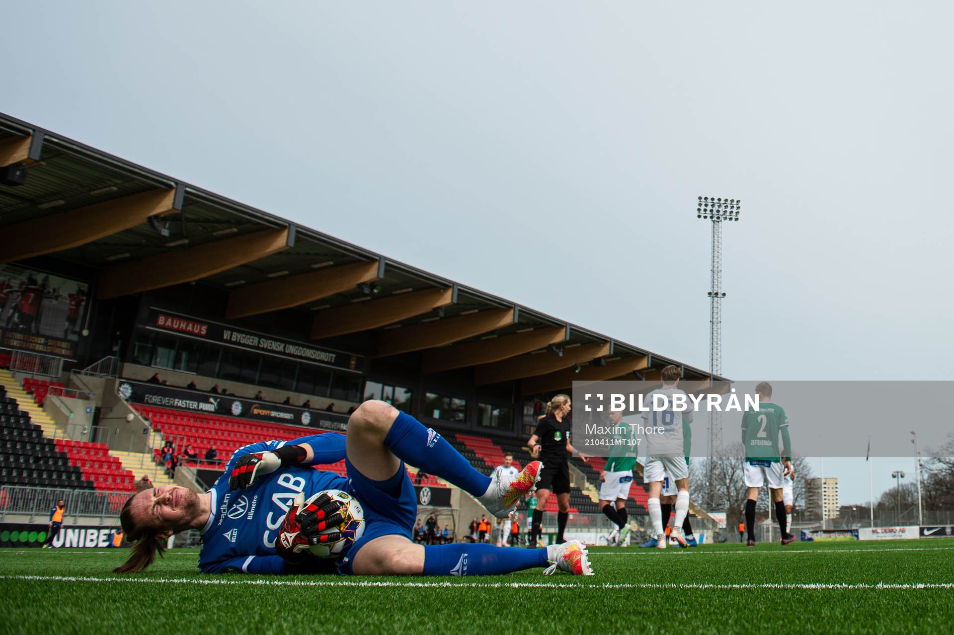 Brages målvakt Adrian Engdahl har ont