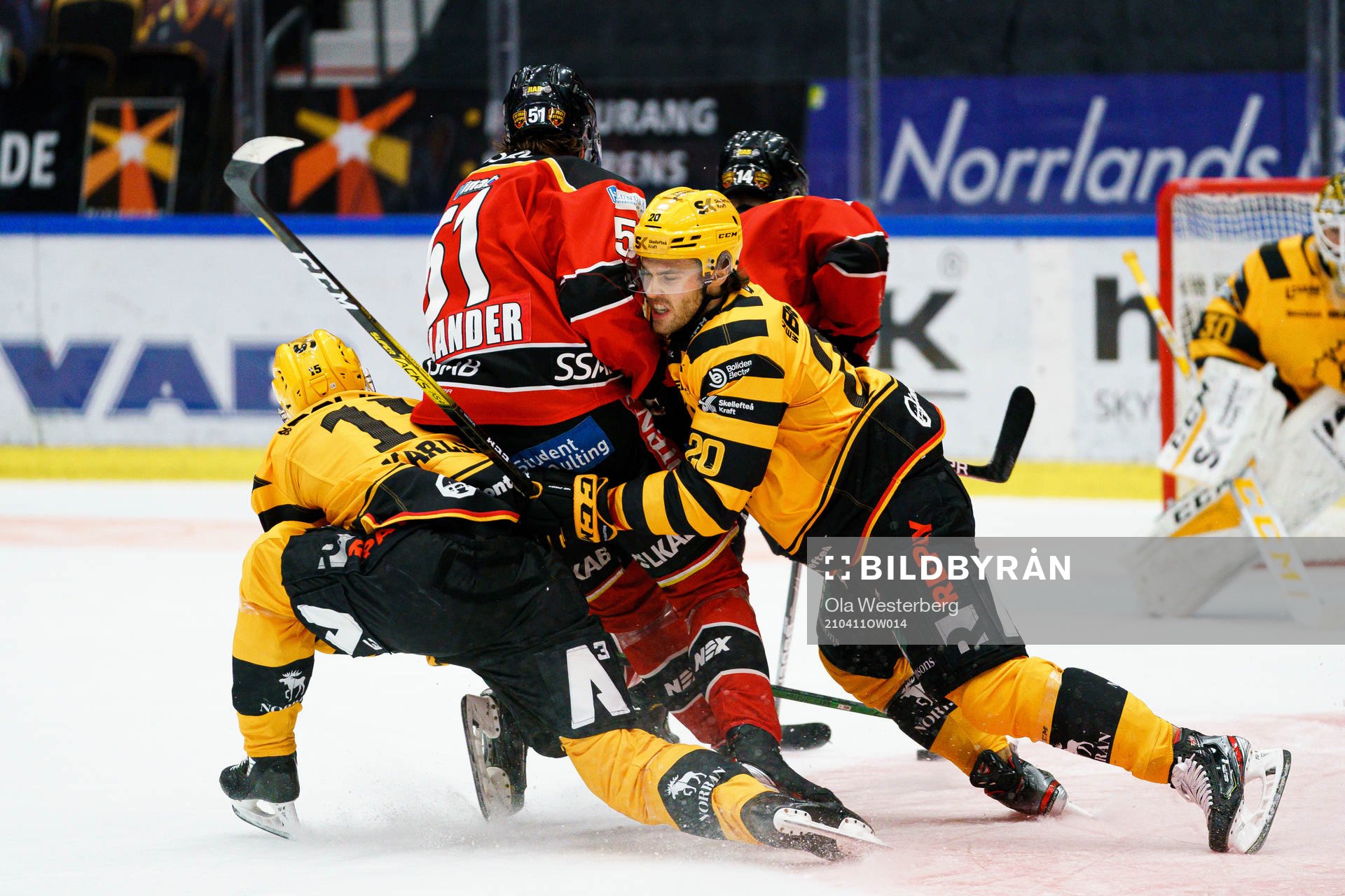 Skellefteås Roland McKeown och Melker Karlsson i en kamp