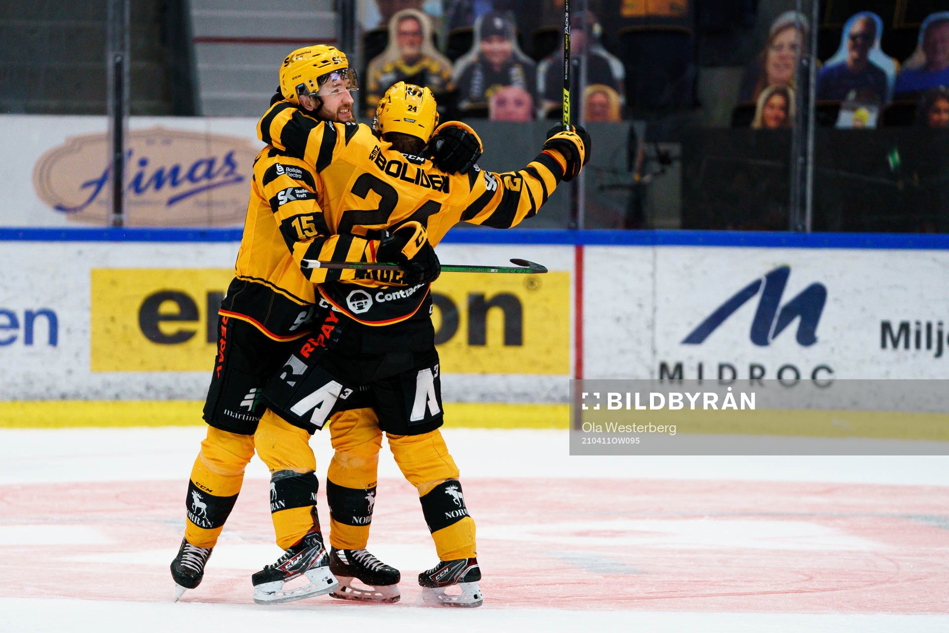 Skellefteås Melker Karlsson och Andreas Wingerli jublar