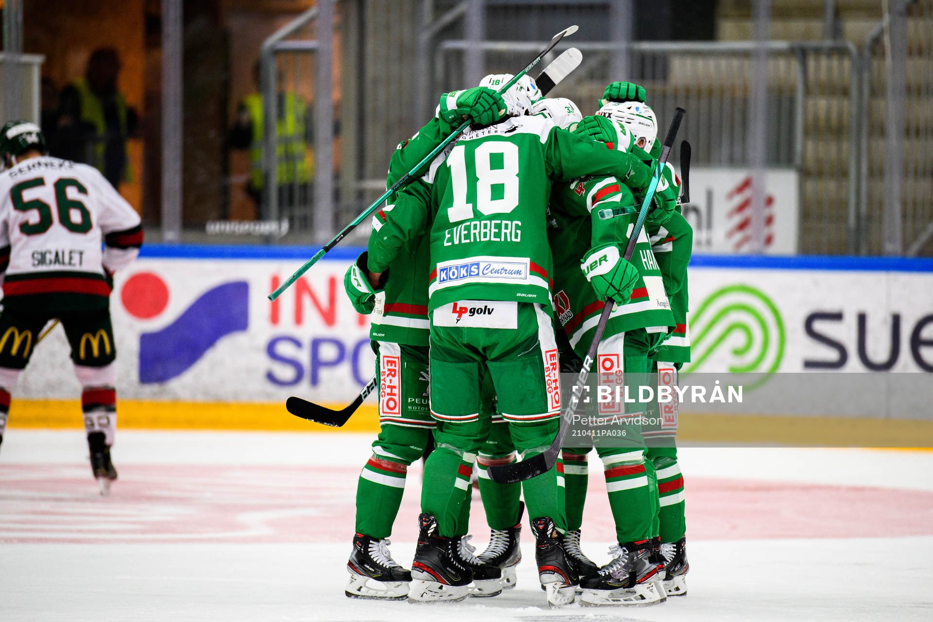 Rögles Niklas Hansson jublar