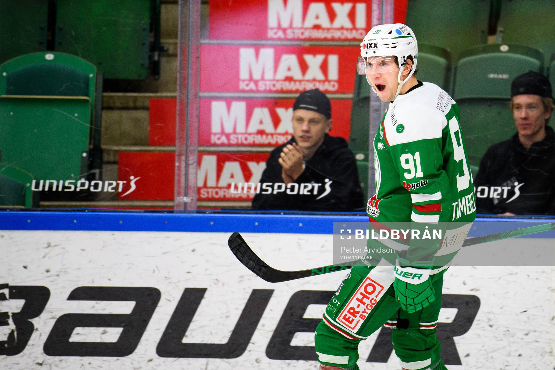 Rögles Adam Tambellini jublar