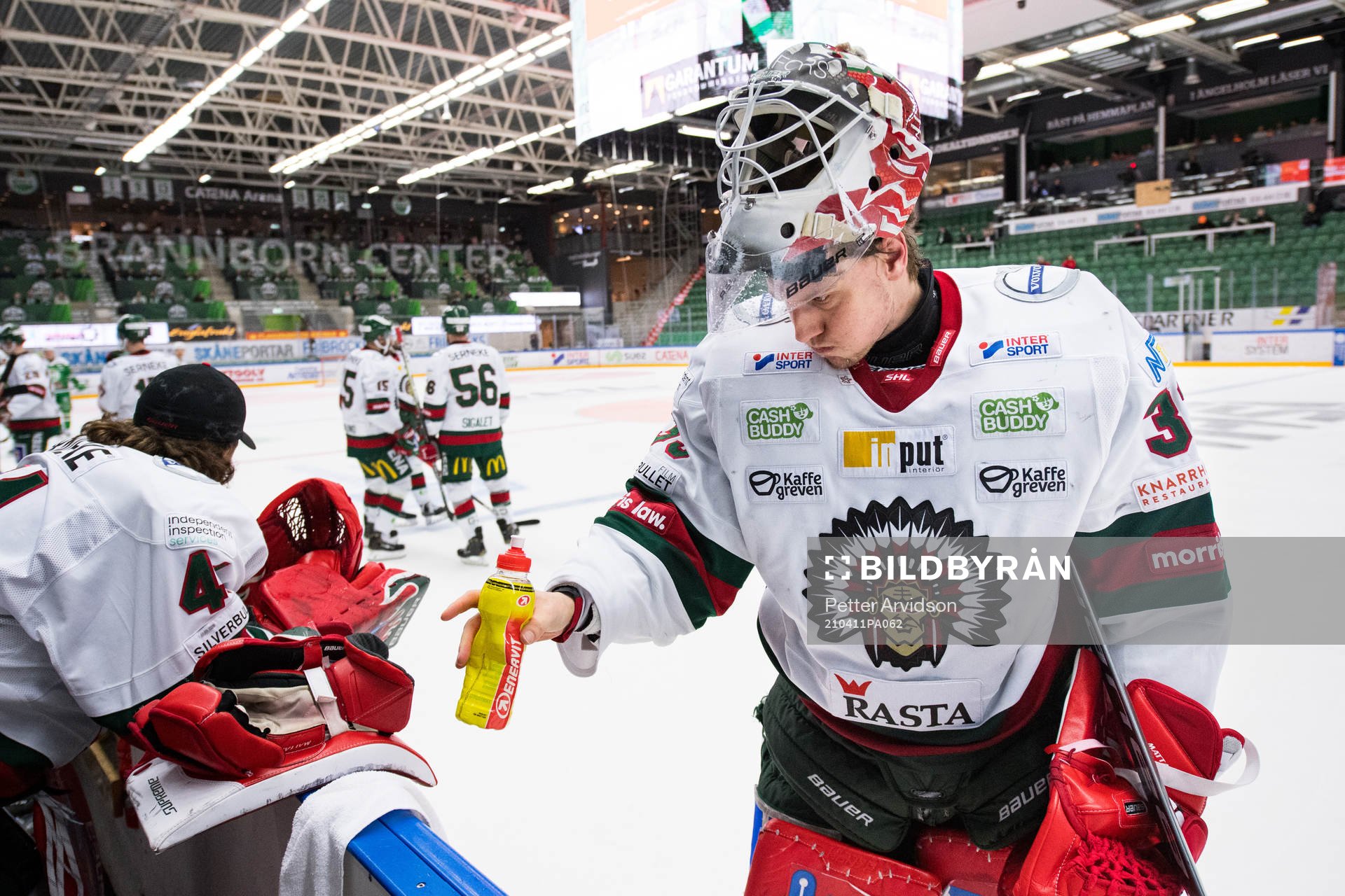 Frölundas målvakt Johan Mattsson deppar