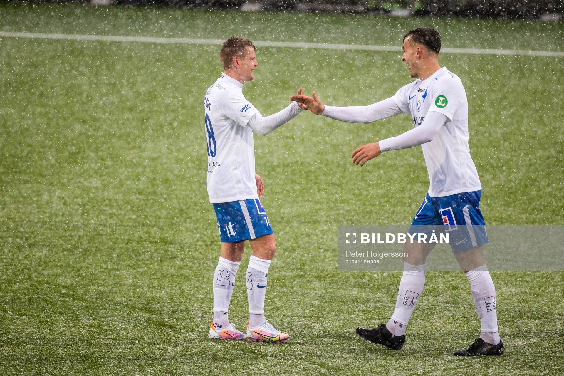IFK Norrköpings Ari Skúlason jublar efter 1-0 under fotbollsmatchen i Allsvenskan mellan IFK Norrköping och Sirius den 11 april 2021 i Norrköping.