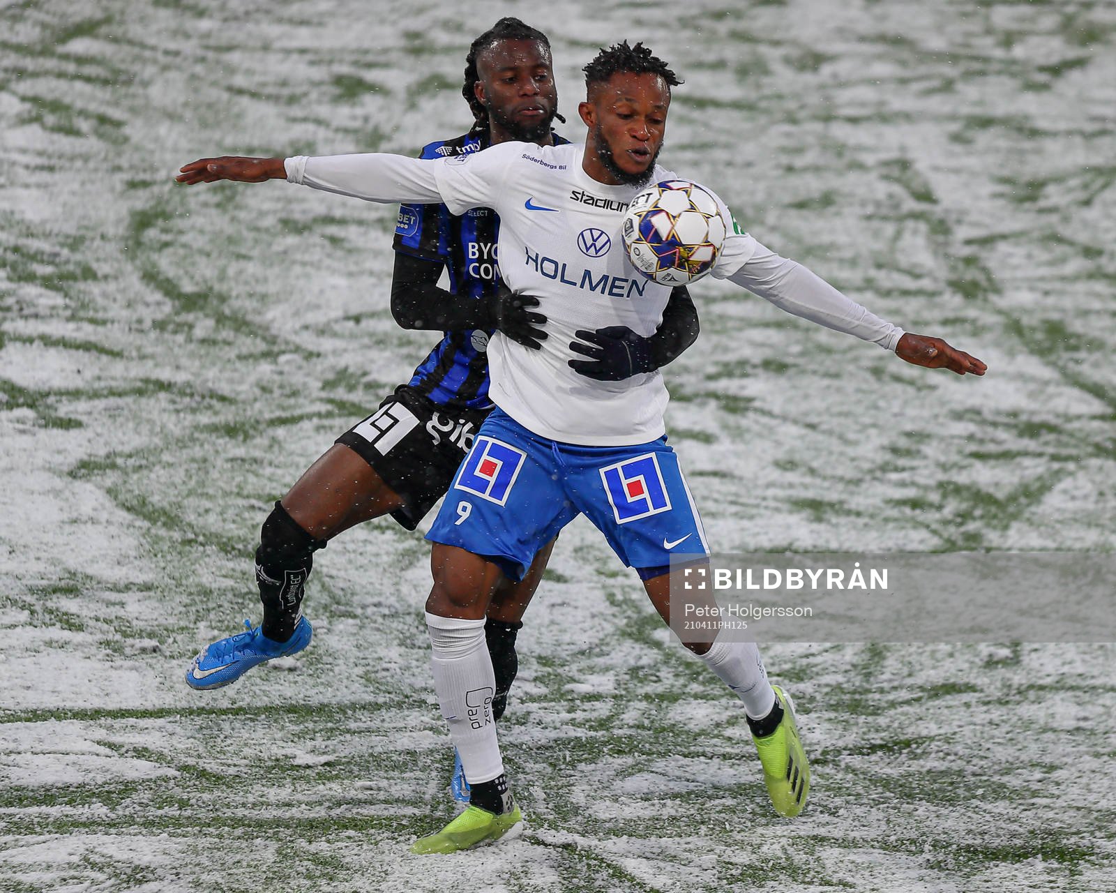 Sirius Joseph Colley och IFK Norrköpings Samuel Adegbenro
