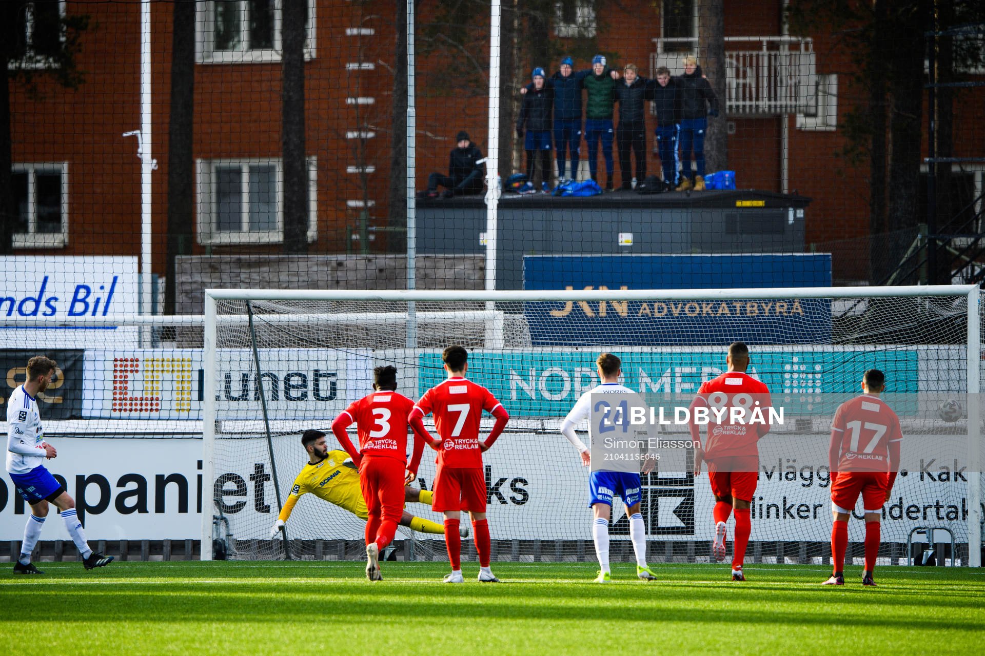 Luleås William Olausson sätter 3-1 på straff