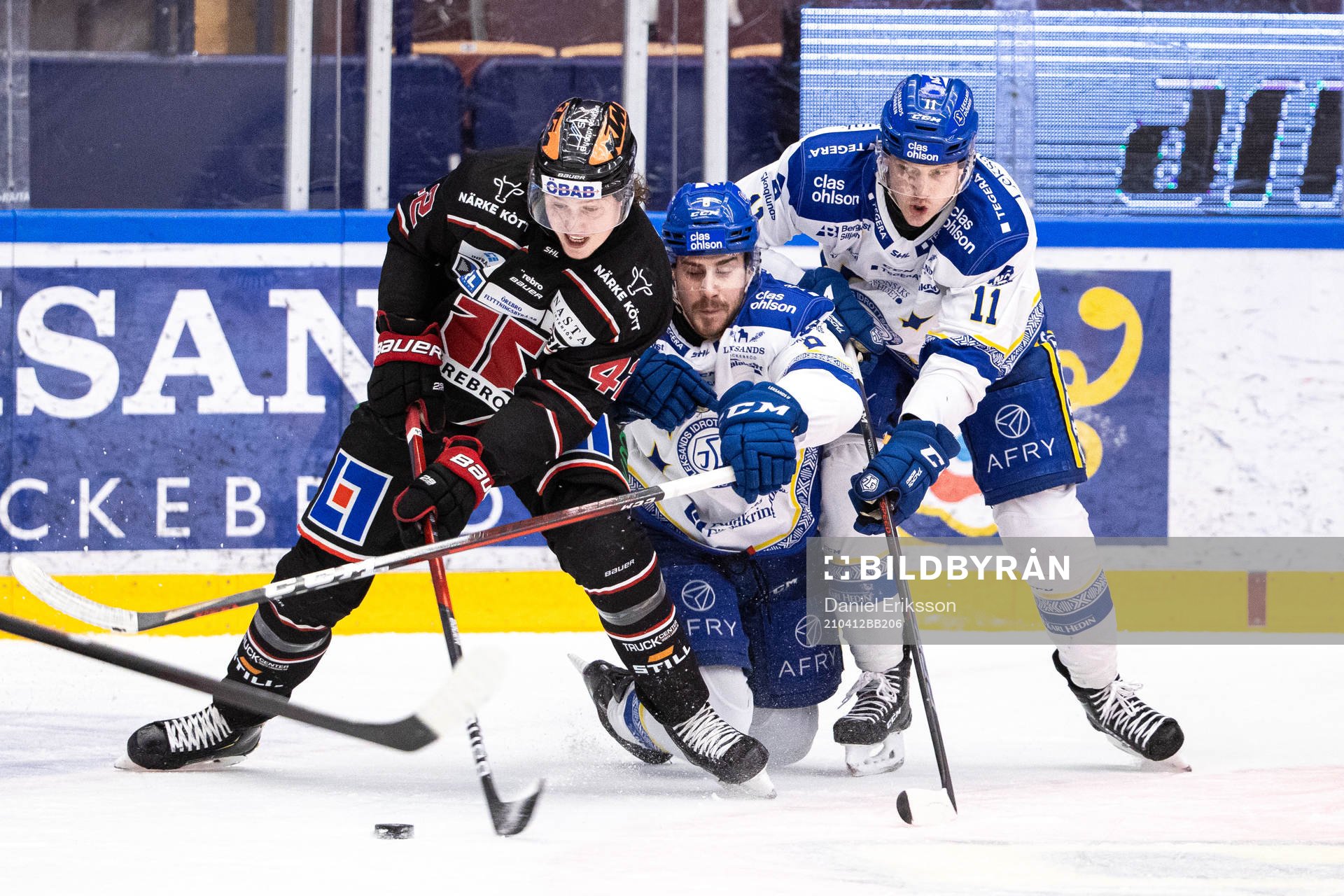 Örebros Robin Salo mot Leksands Matt Caito och Martin