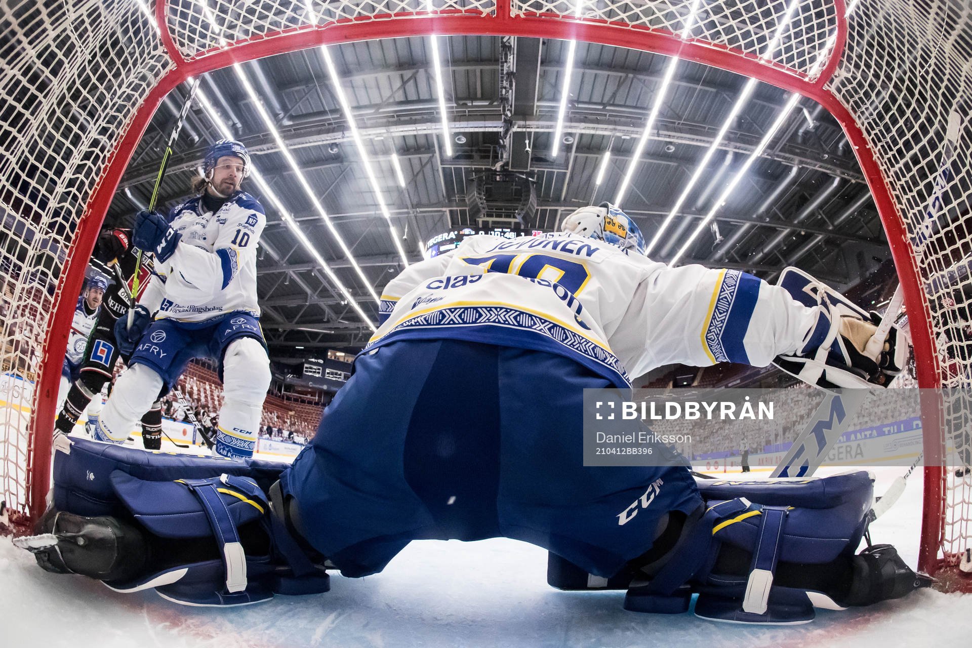 Leksands Johan Fransson och Leksands målvakt Janne Juvonen
