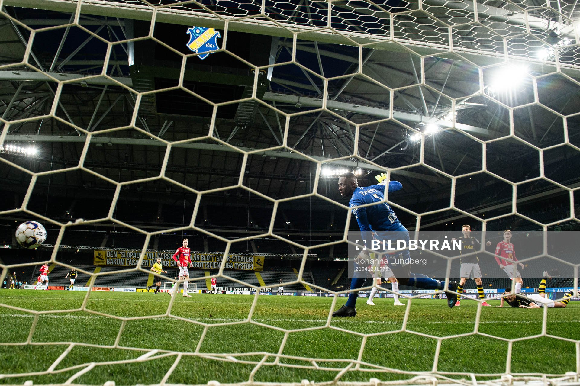 s Nabil Bahoui gör 2-0 bakom Degerfors målvakt Ismael