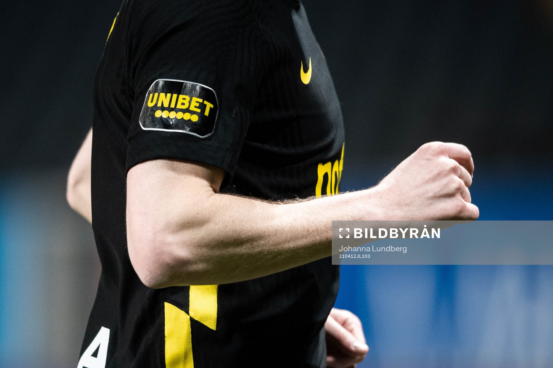 Unibets logotyp på en tröja under fotbollsmatchen i Allsvenskan mellan AIK och Degerfors den 12 april 2021 i Stockholm. 
