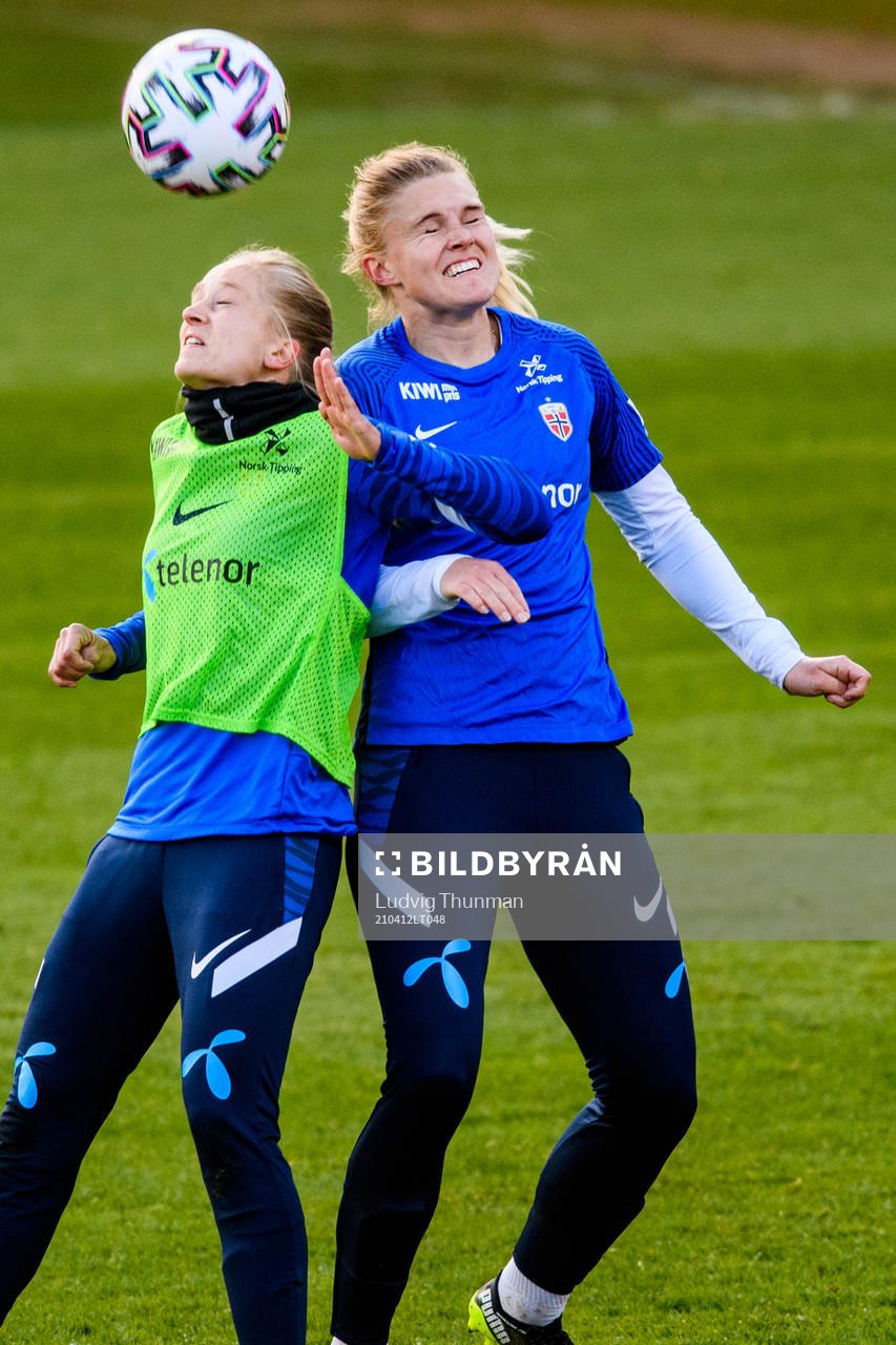 Amalie Vevle Eikeland and Kristine Bjørdal Leine of the
