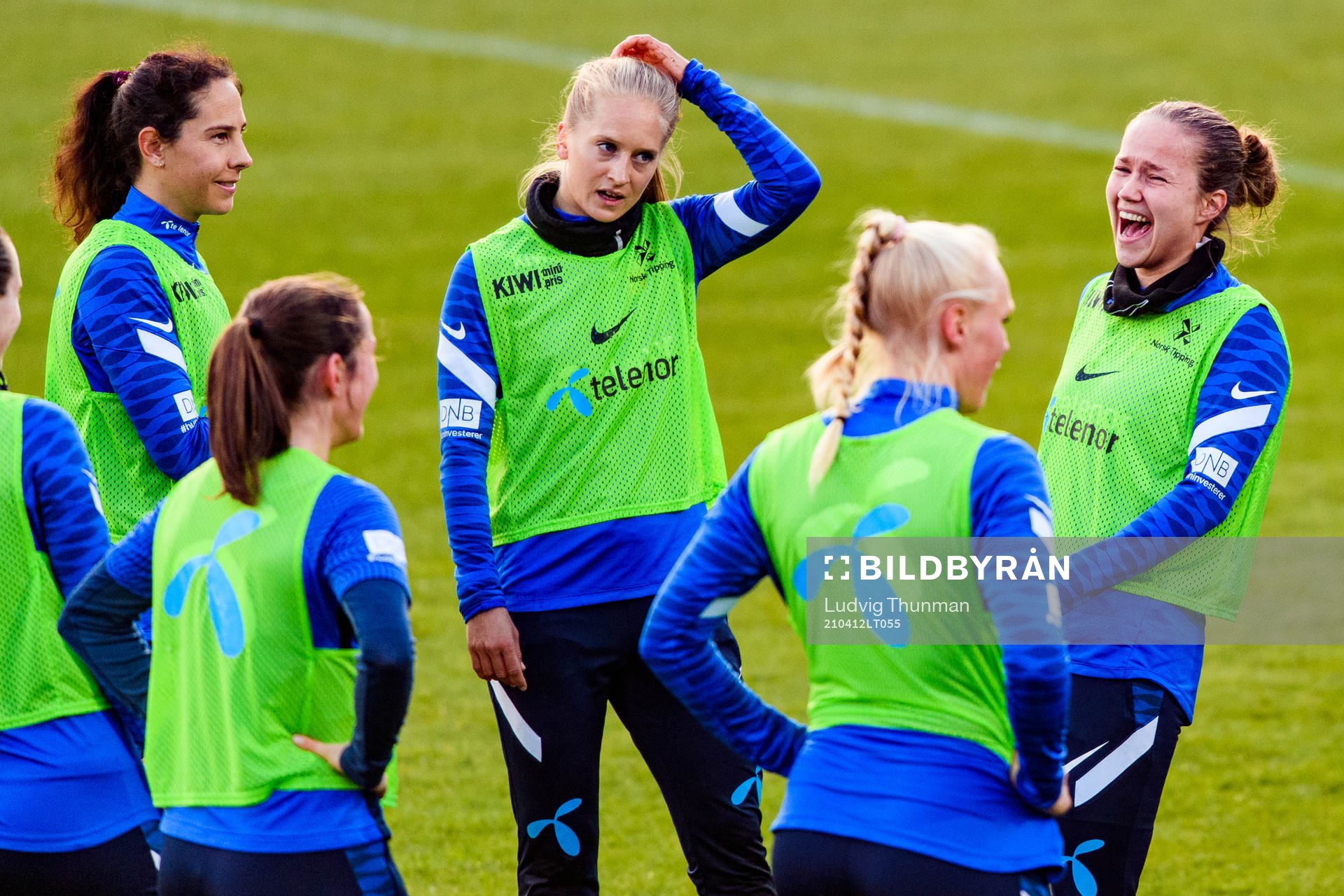 Ingrid Moe Wold, Amalie Vevle Eikeland and Guro Reiten nof