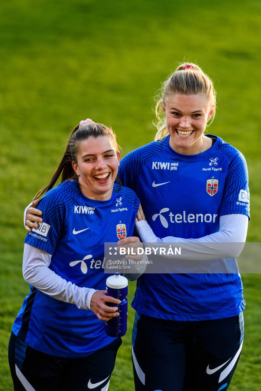 Cecilie Redisch Kvamme and Kristine Bjørdal Leine of the